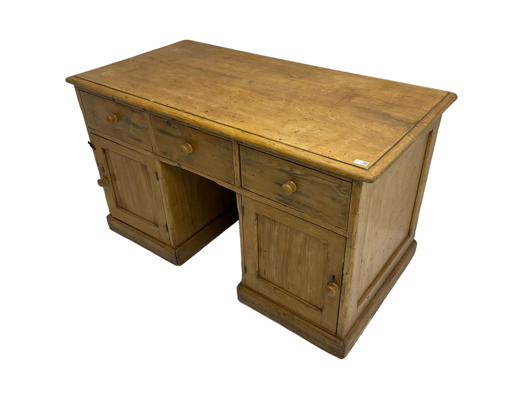 Large pine knee hole desk - Image 3 of 6