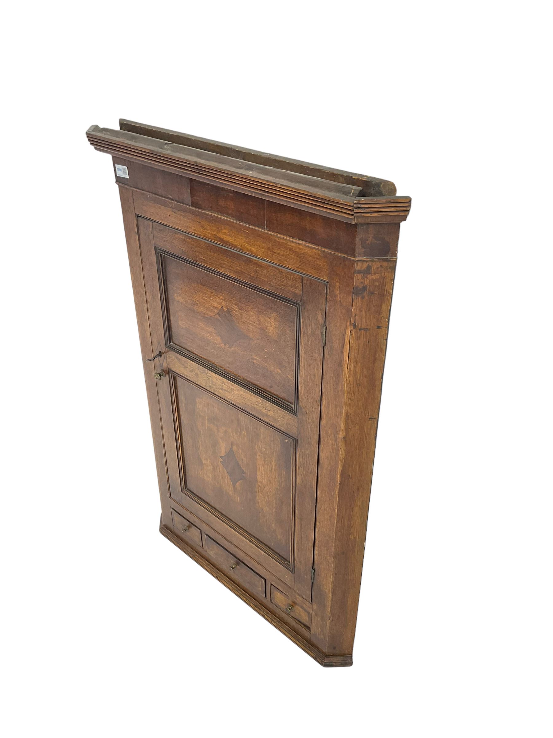 George III oak and mahogany banded wall hanging corner cupboard - Image 5 of 6