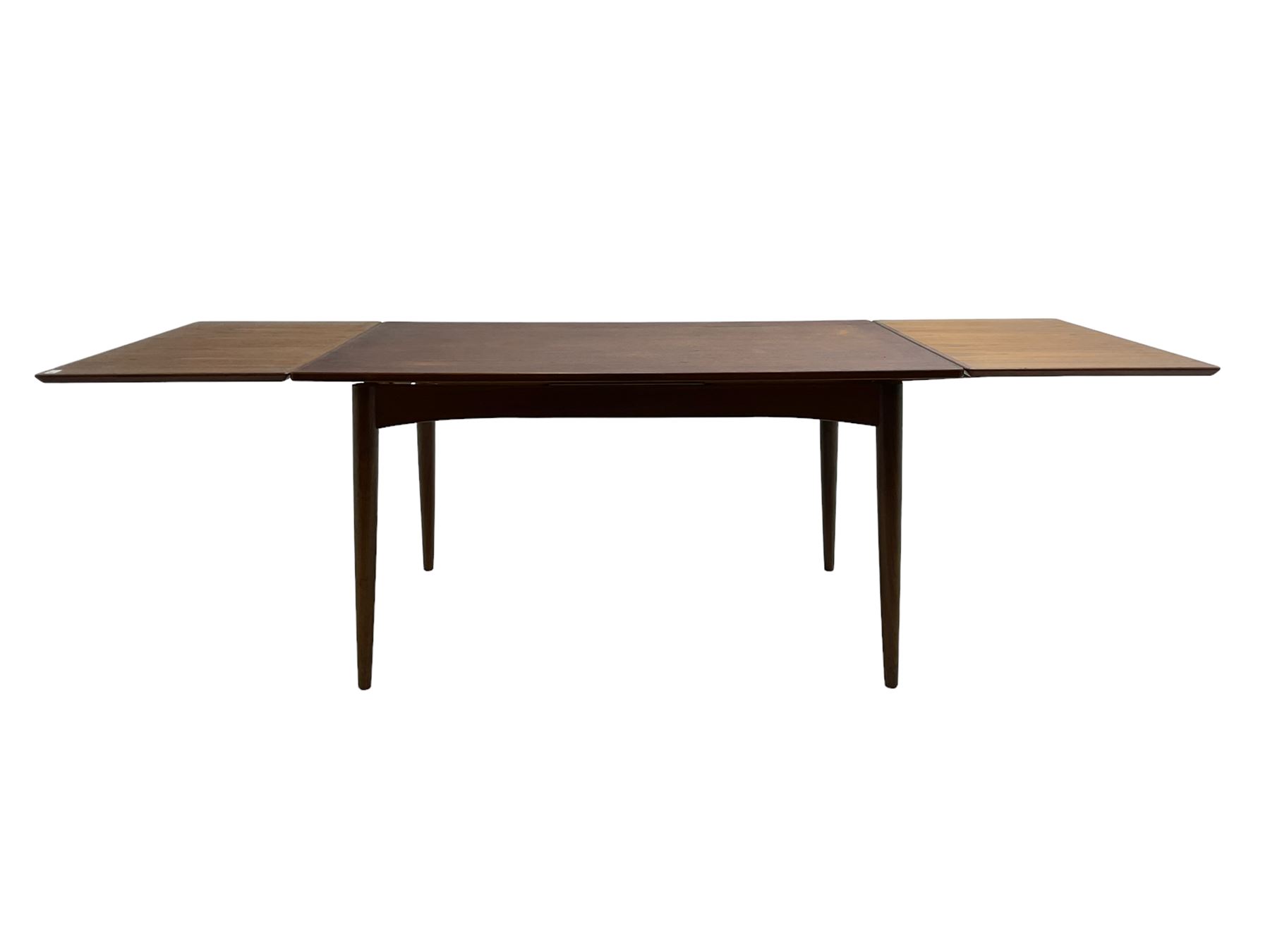Gudme Mobelfabrik - mid-20th century Danish teak extending dining table