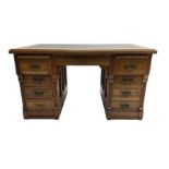 Tees & Co Montreal - early 20th century oak knee-hole desk