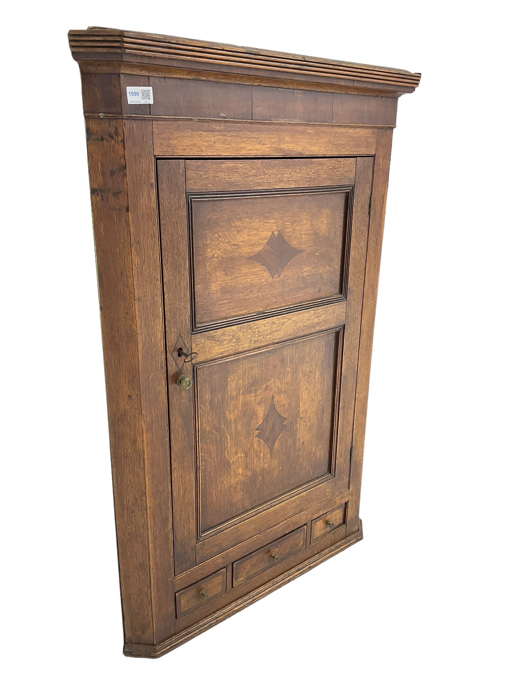 George III oak and mahogany banded wall hanging corner cupboard - Image 6 of 6