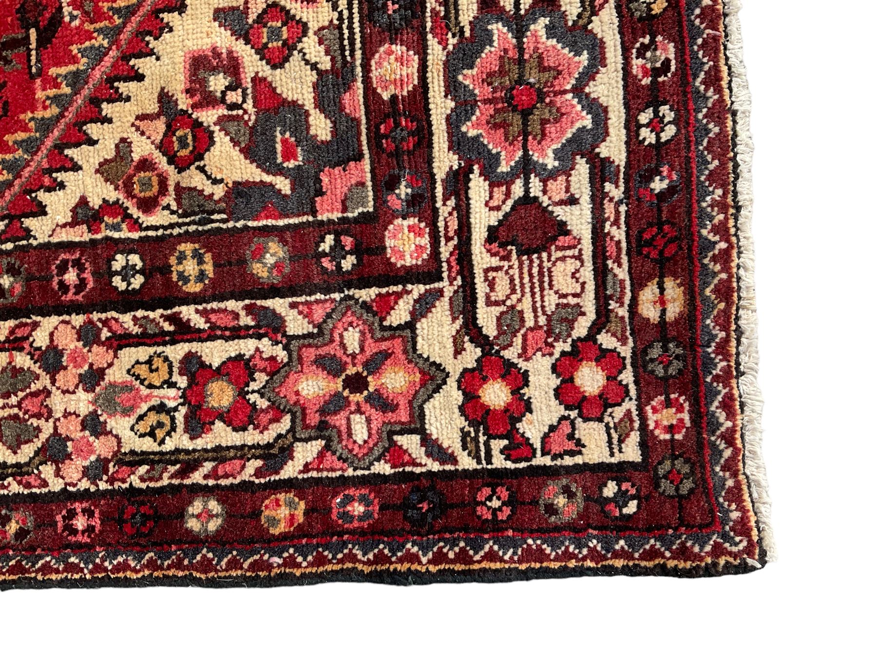 North West Persian Malayer crimson ground carpet - Image 4 of 7