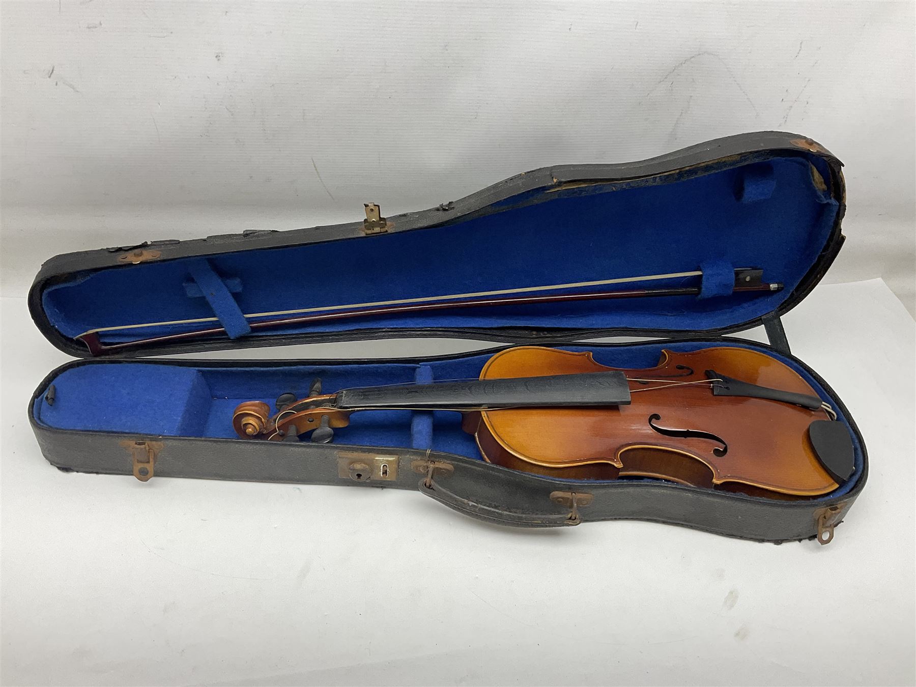 Czechoslovakian violin c1920 with 36cm two-piece maple back and ribs and spruce top - Image 3 of 34