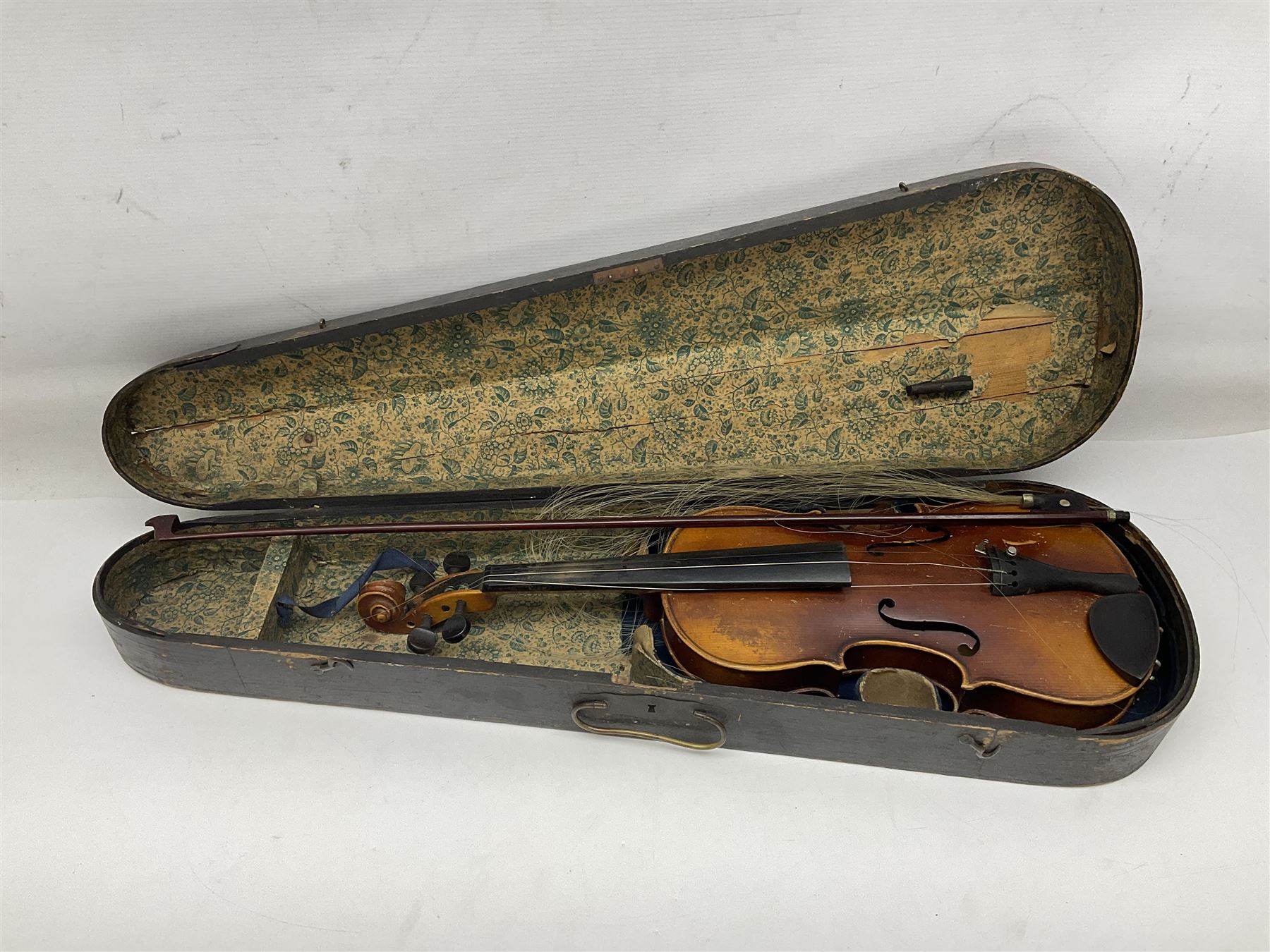 Czechoslovakian violin c1920 with 36cm two-piece maple back and ribs and spruce top - Image 13 of 34