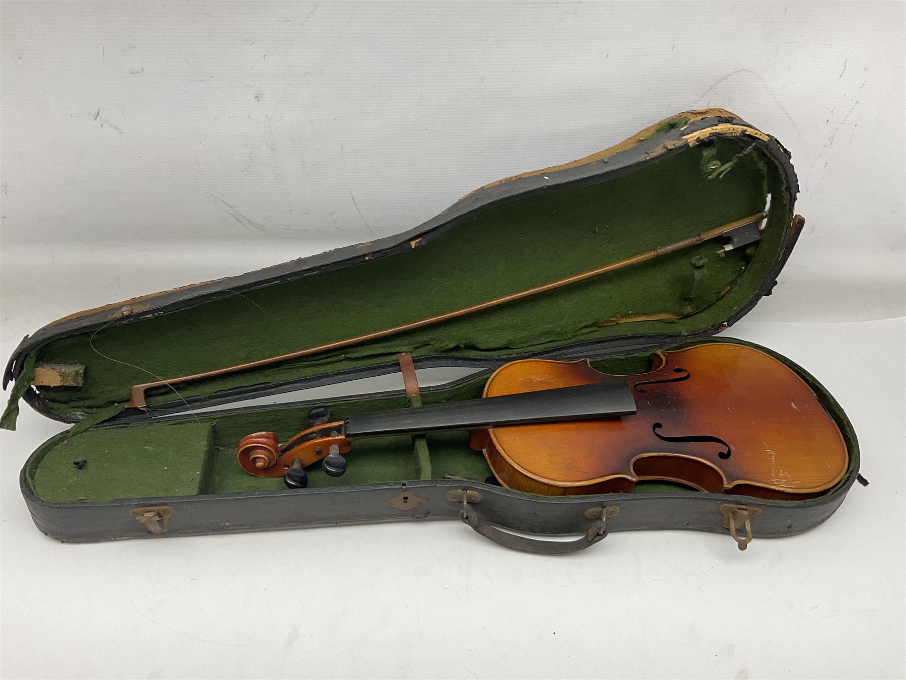 Czechoslovakian violin c1920 with 36cm two-piece maple back and ribs and spruce top - Image 24 of 34
