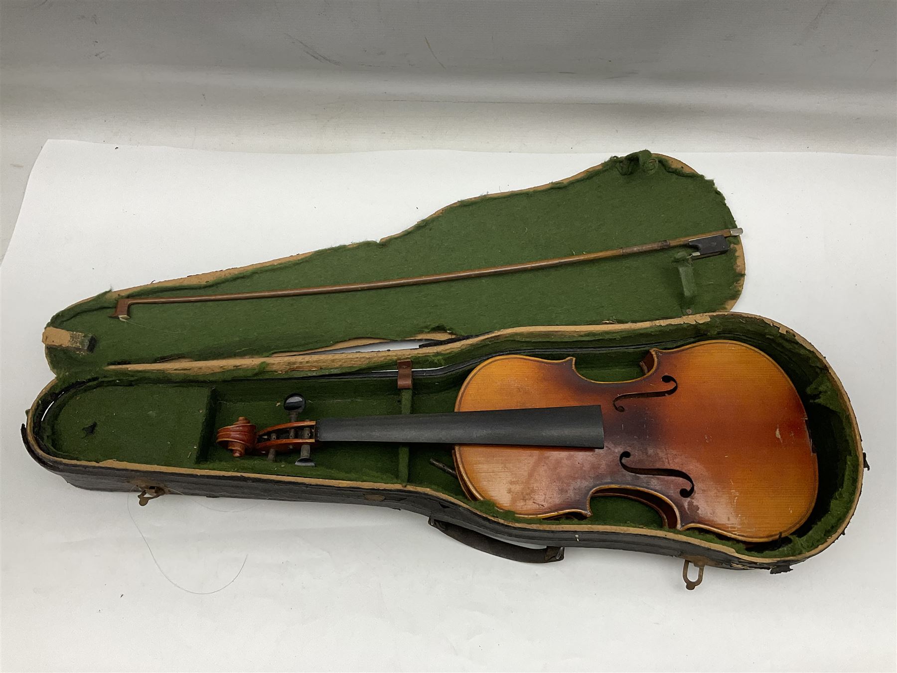 Czechoslovakian violin c1920 with 36cm two-piece maple back and ribs and spruce top - Image 33 of 34