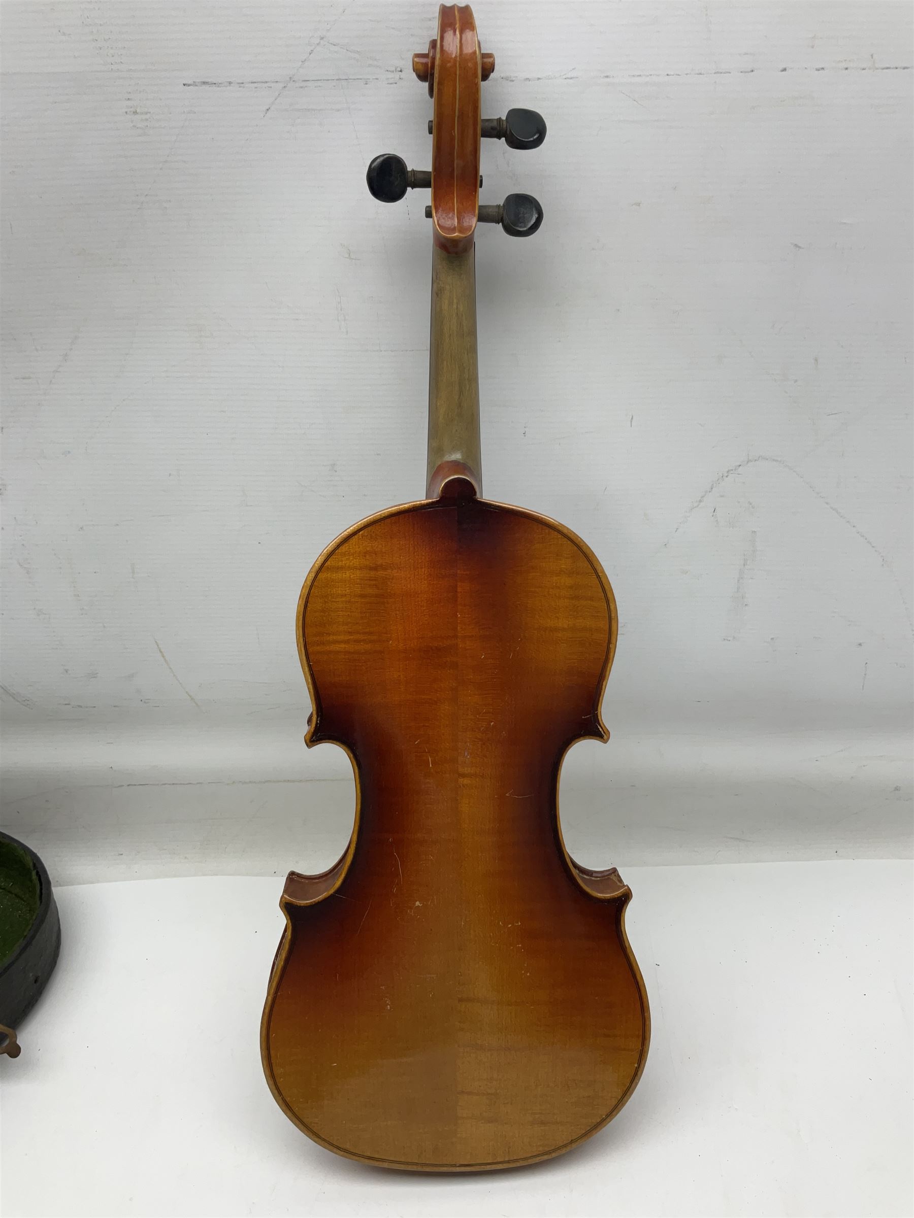 Czechoslovakian violin c1920 with 36cm two-piece maple back and ribs and spruce top - Image 30 of 34