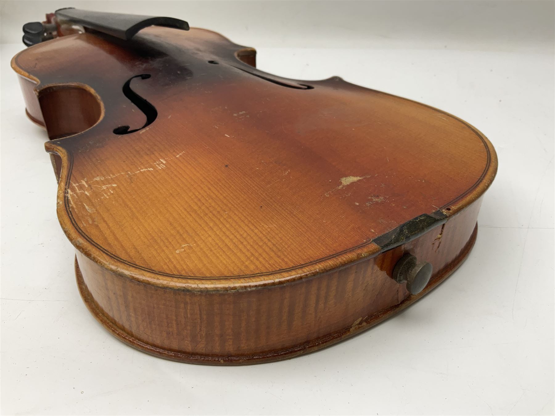 Czechoslovakian violin c1920 with 36cm two-piece maple back and ribs and spruce top - Image 32 of 34