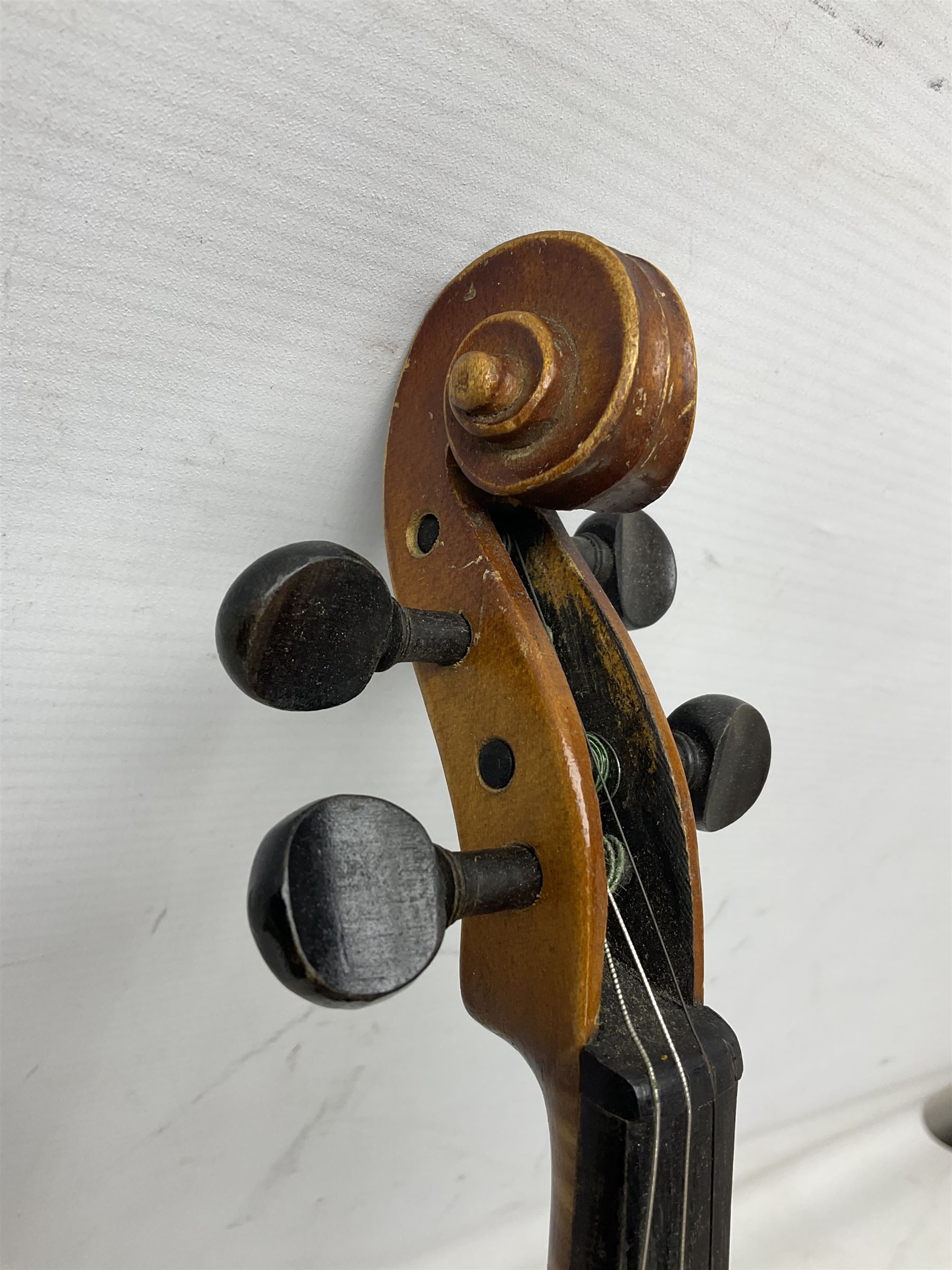 Czechoslovakian violin c1920 with 36cm two-piece maple back and ribs and spruce top - Image 19 of 34