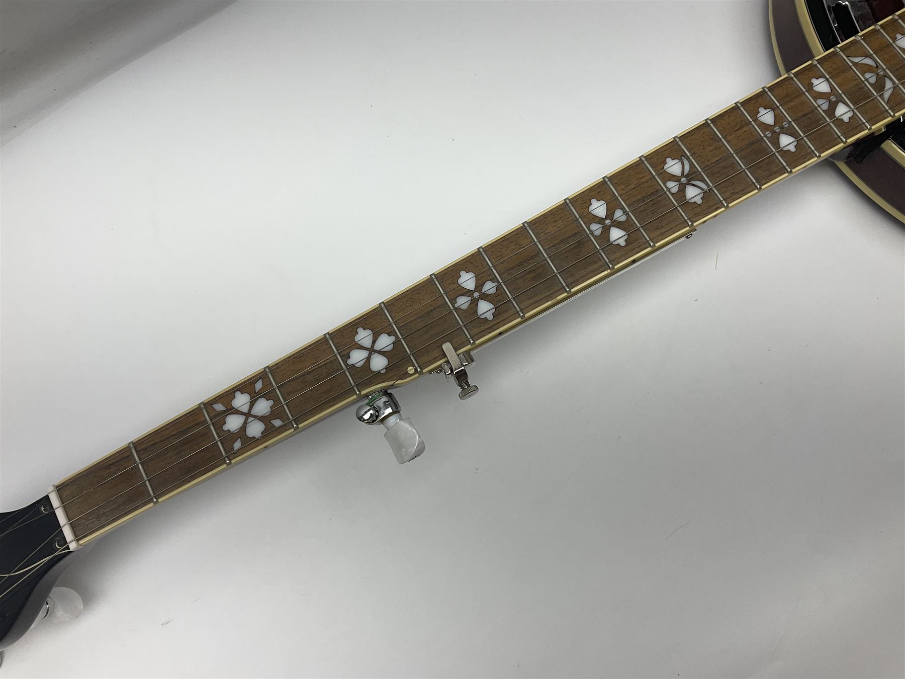 Tonewood mahogany 5-string banjo with 5th string capo L99cm - Image 8 of 15