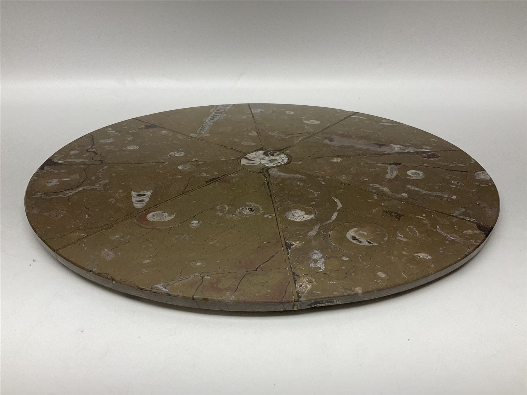 Circular limestone table top - Image 7 of 8