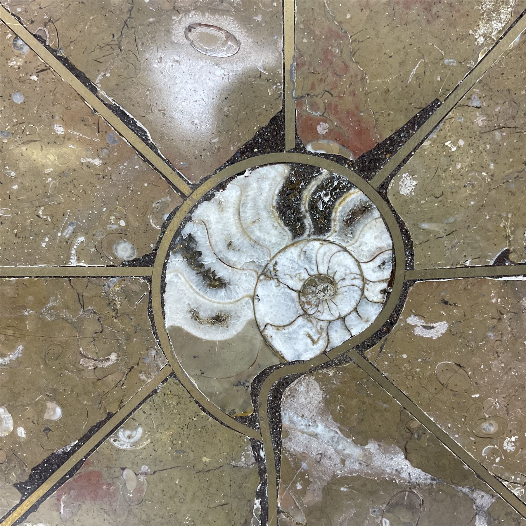 Circular limestone table top - Image 6 of 8