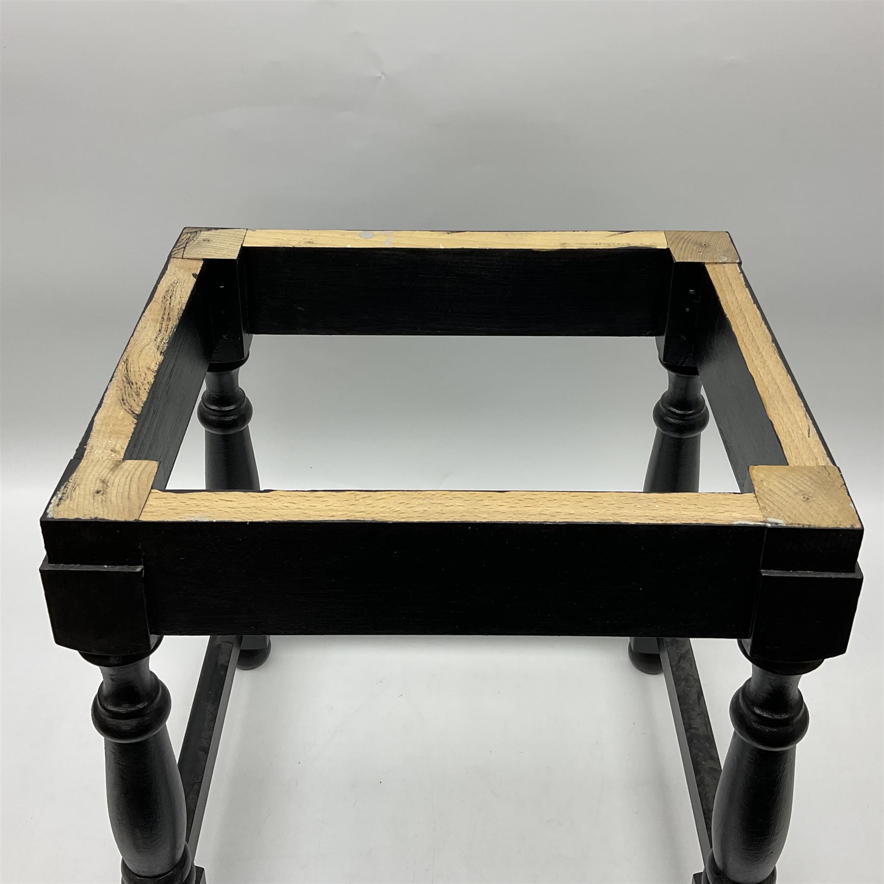 Square table with a specimen top comprised of assorted hardstones - Image 5 of 14