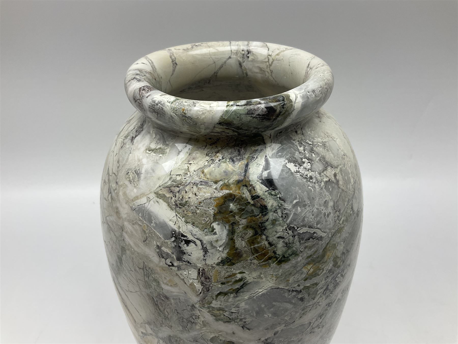 White marble vase - Image 8 of 9