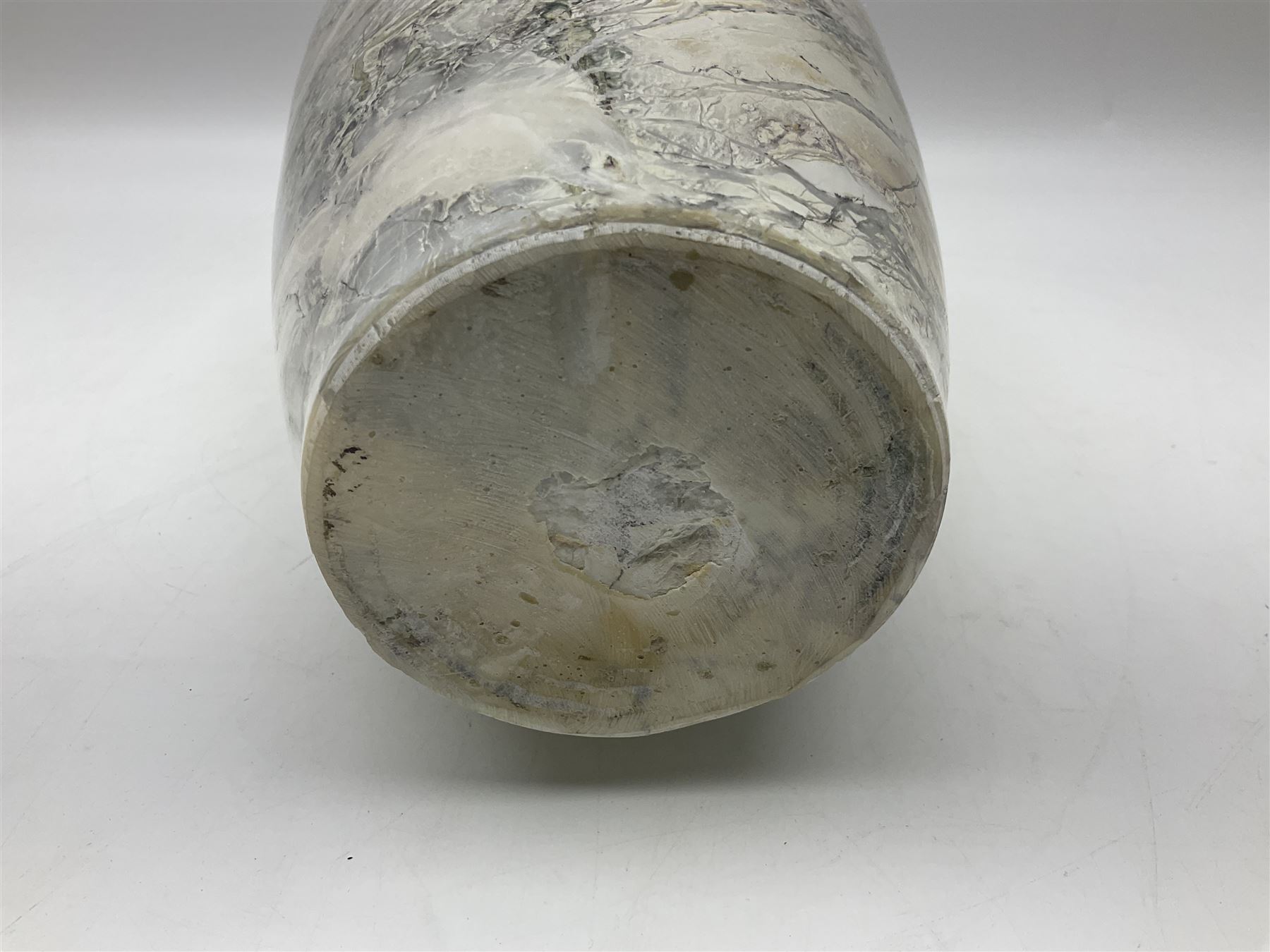 White marble vase - Image 9 of 9