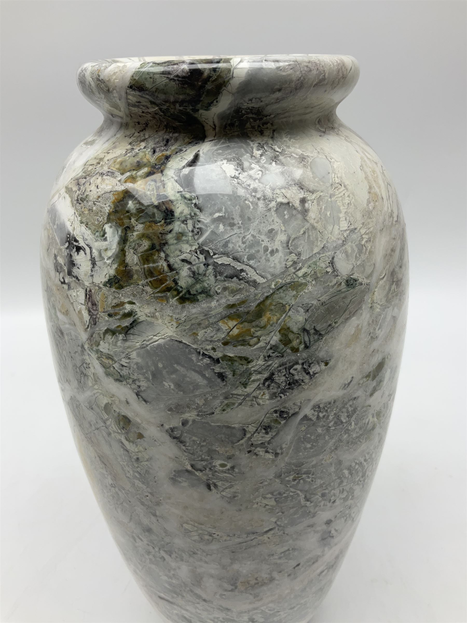 White marble vase - Image 4 of 9