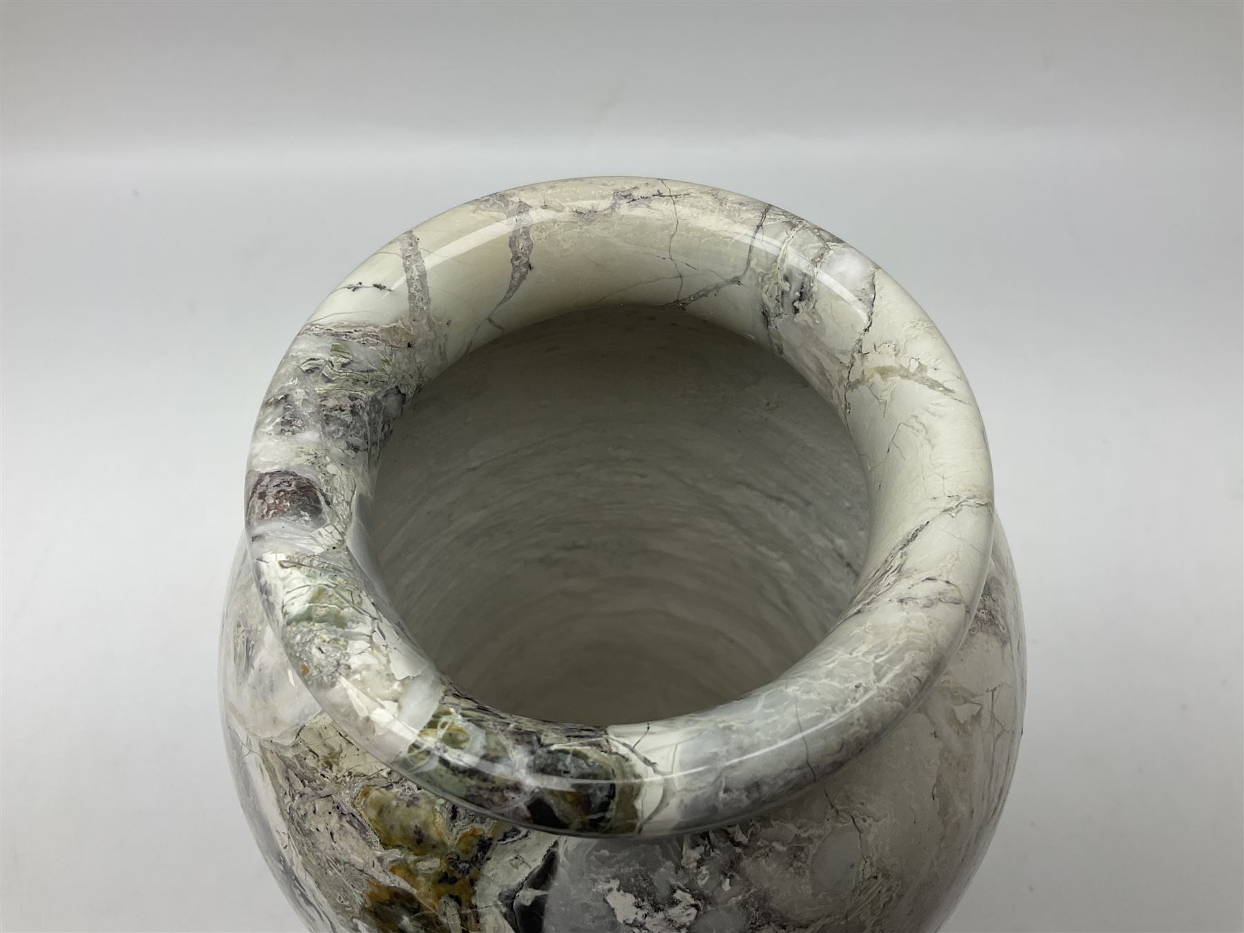 White marble vase - Image 3 of 9