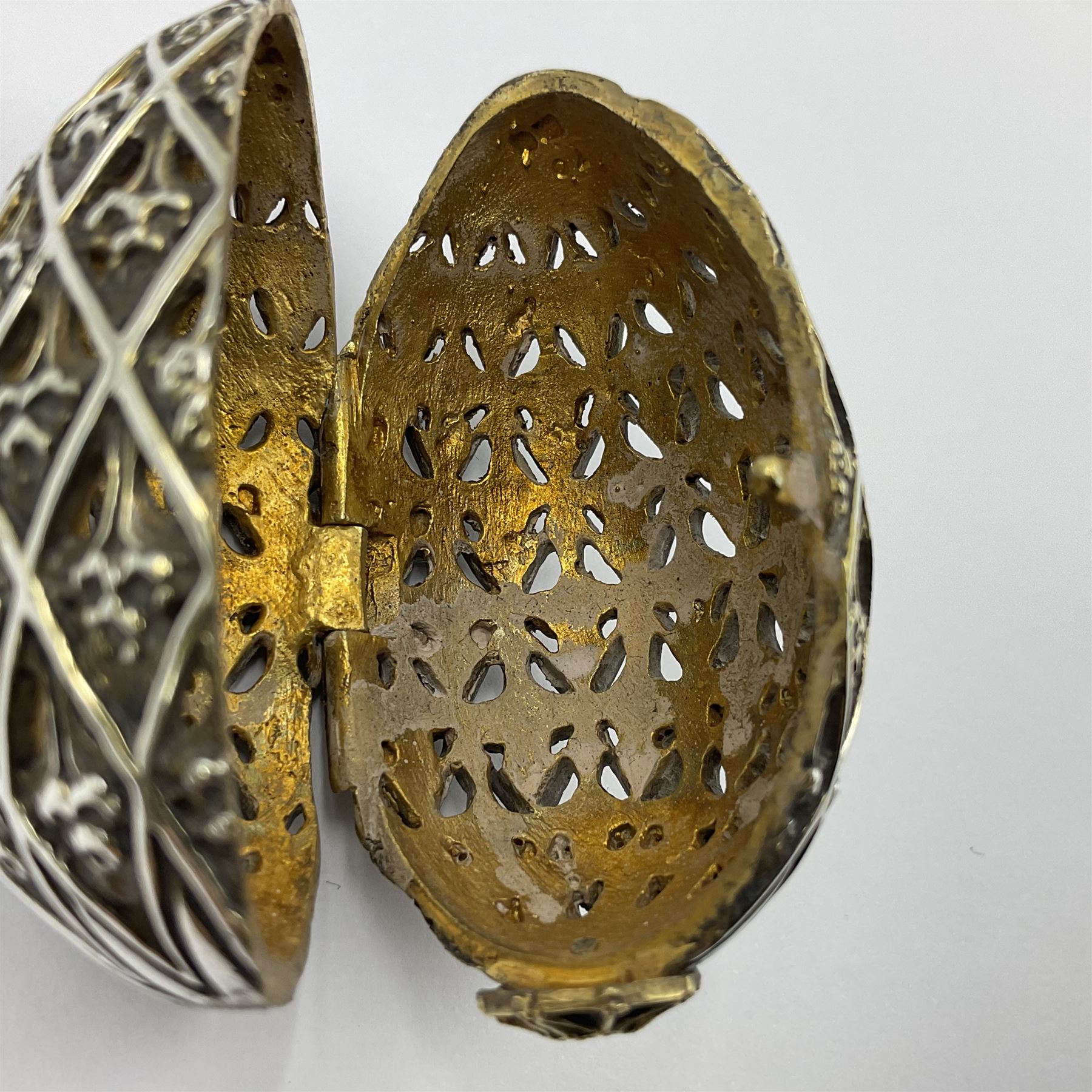 Modern silver limited edition Easter egg - Image 9 of 19