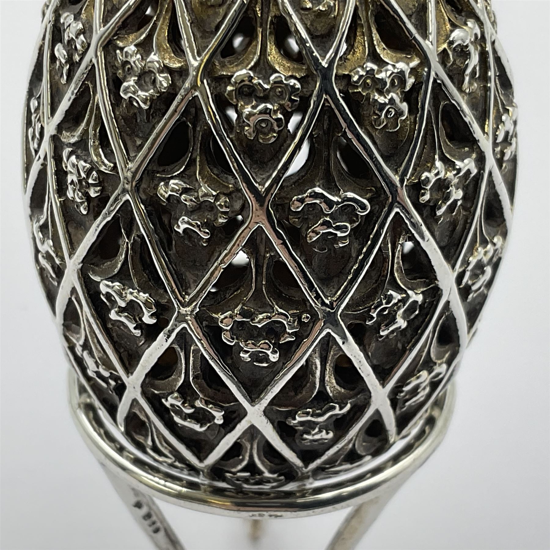 Modern silver limited edition Easter egg - Image 3 of 19