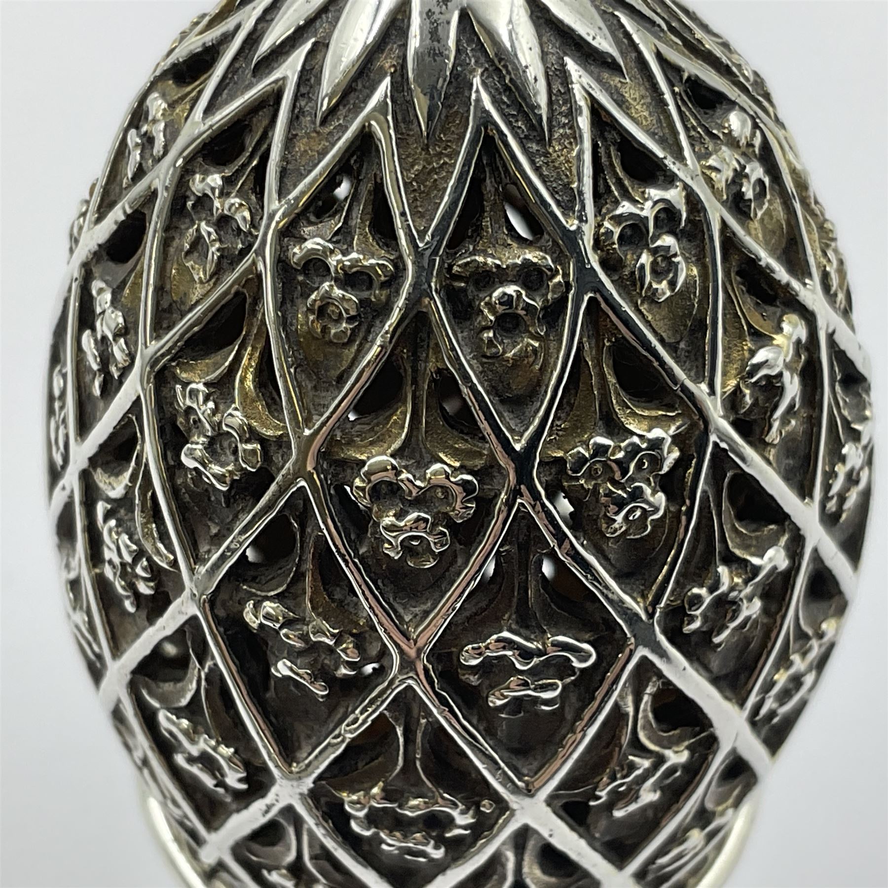 Modern silver limited edition Easter egg - Image 2 of 19