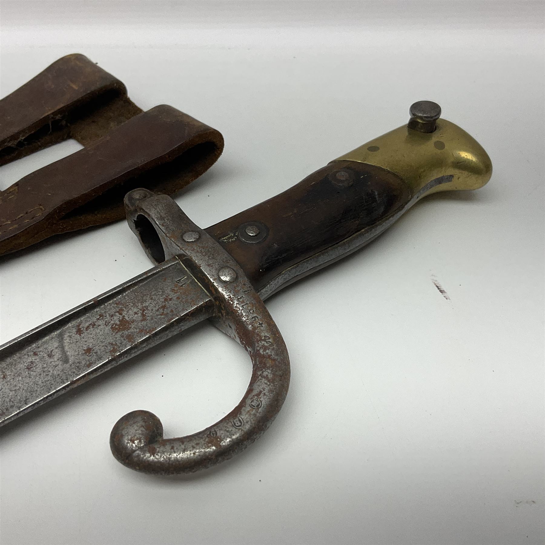 French Model 1892 Mannlicher Berthier bayonet with 39.5cm fullered blade; in metal scabbard with lea - Image 4 of 22