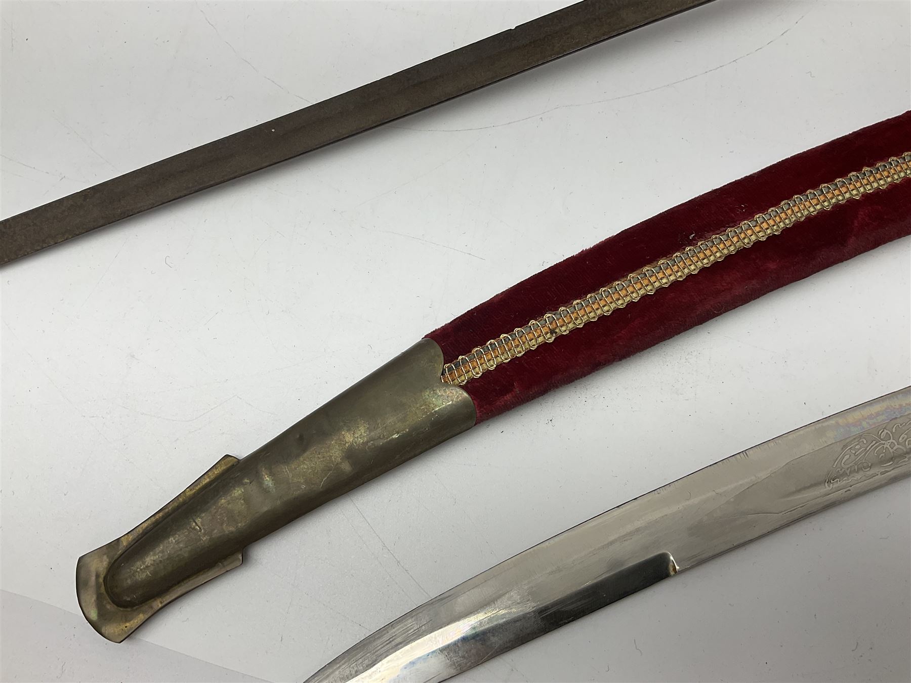 Late Victorian British Military gymnasium practice sword with 85.5cm fullered blunt pointed narrow s - Image 13 of 44