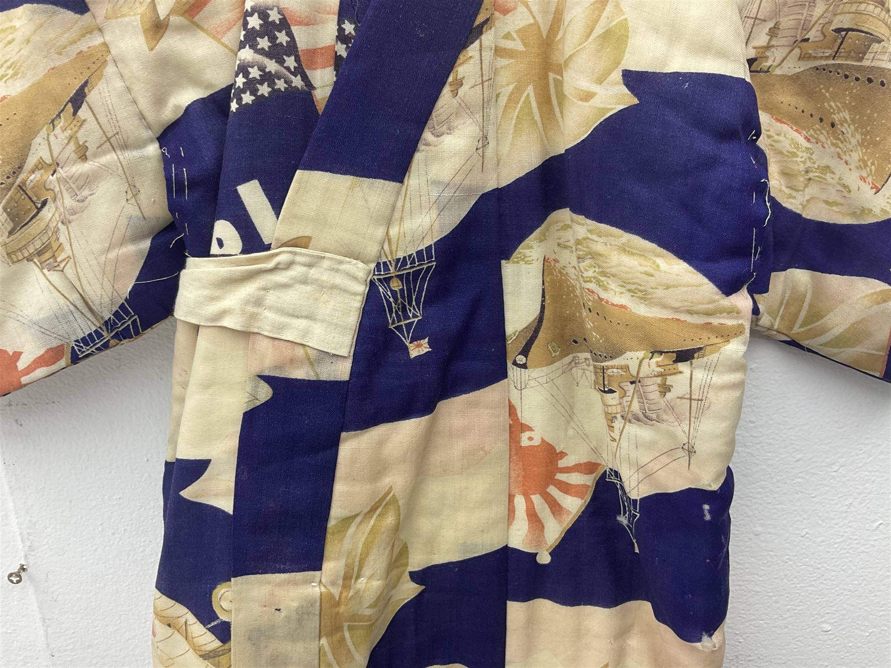 1930s Japanese fully lined kimono decorated with Japanese naval vessels and bi-planes - Image 4 of 24