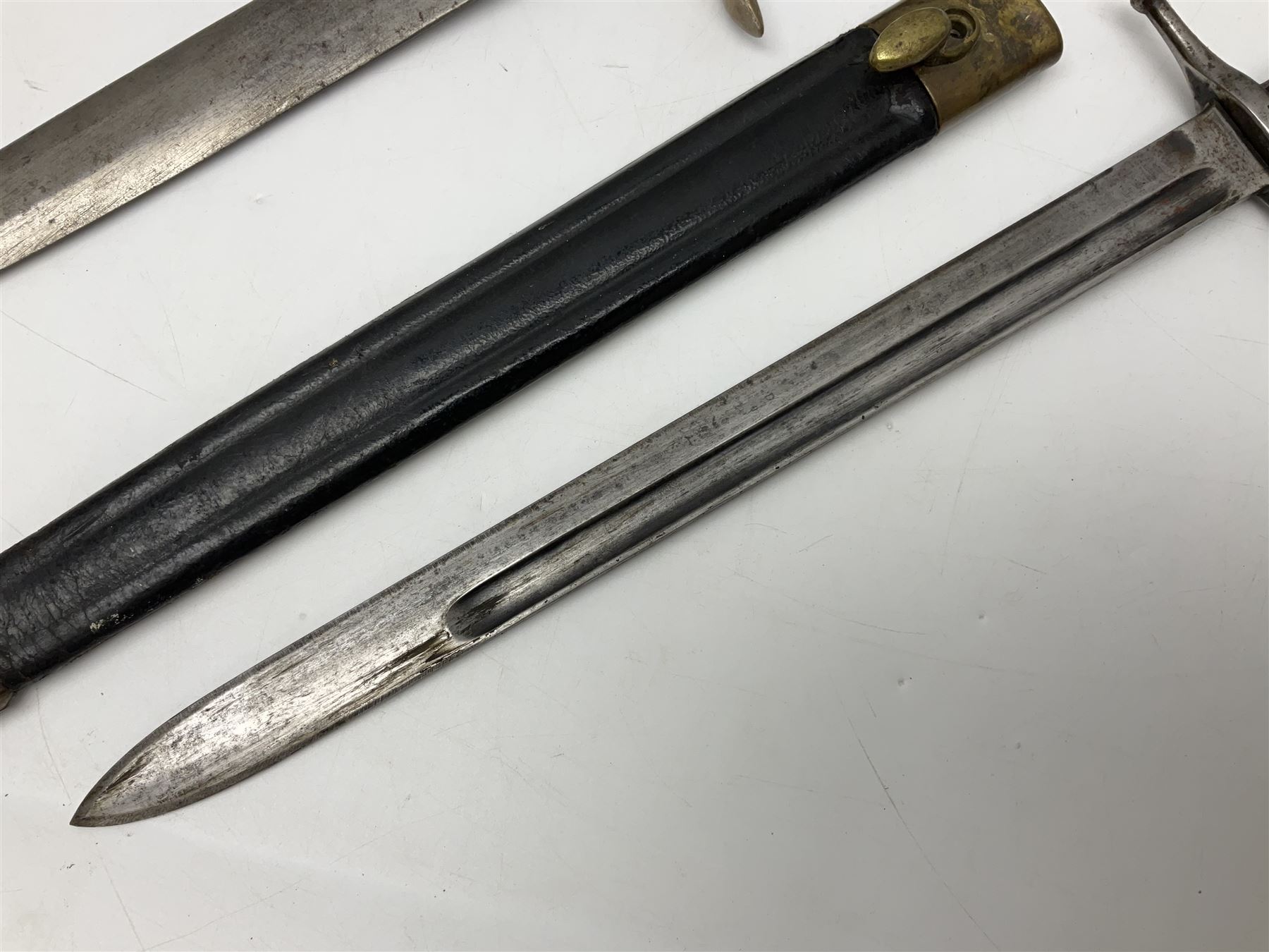 Italian Model 1891 bayonet with 30cm fullered blade; the crosspiece marked 'TERNI'; in associated br - Image 5 of 18