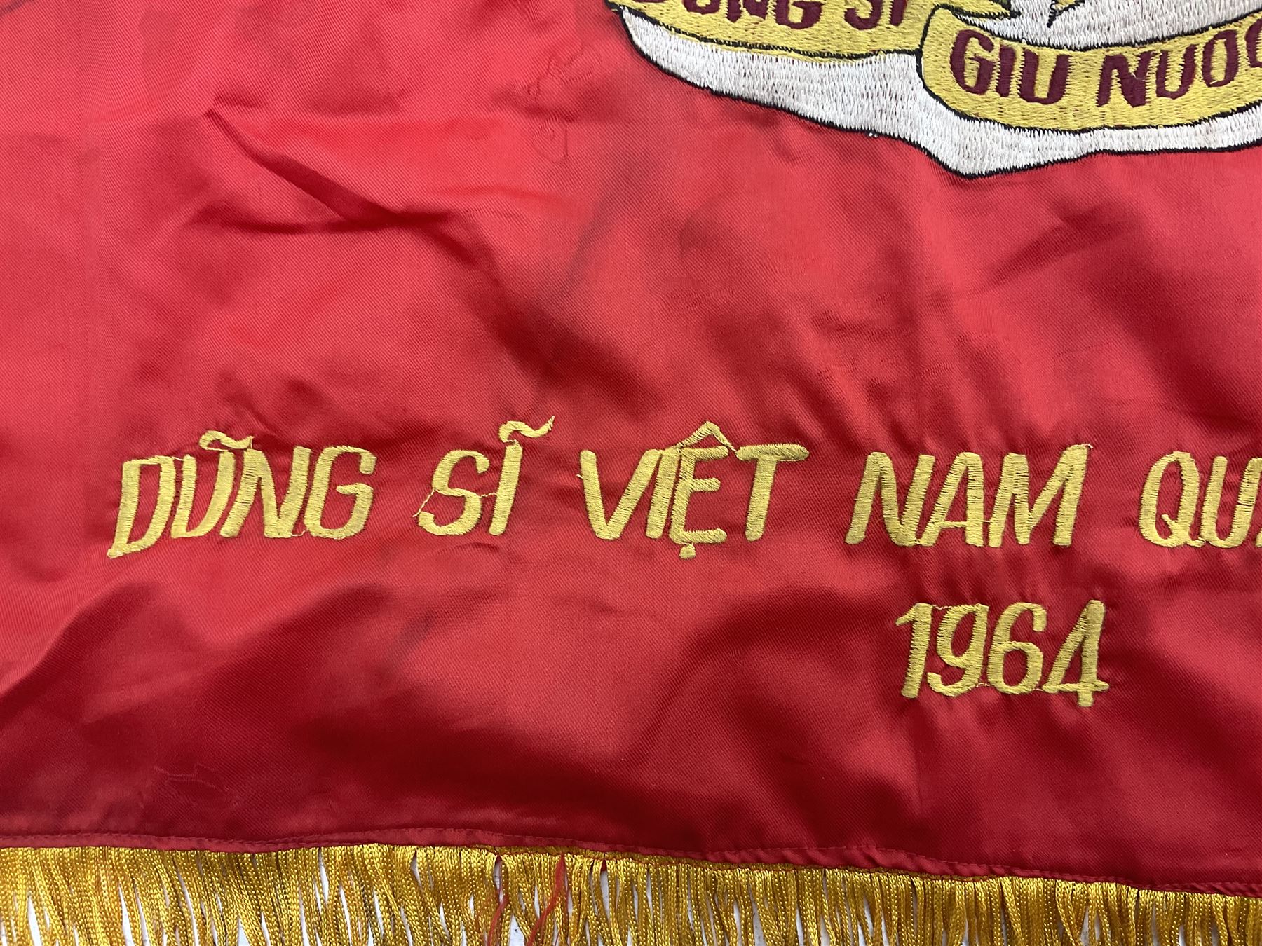 1960s North Vietnam banner embroidered in yellow thread on a red ground - Image 5 of 14