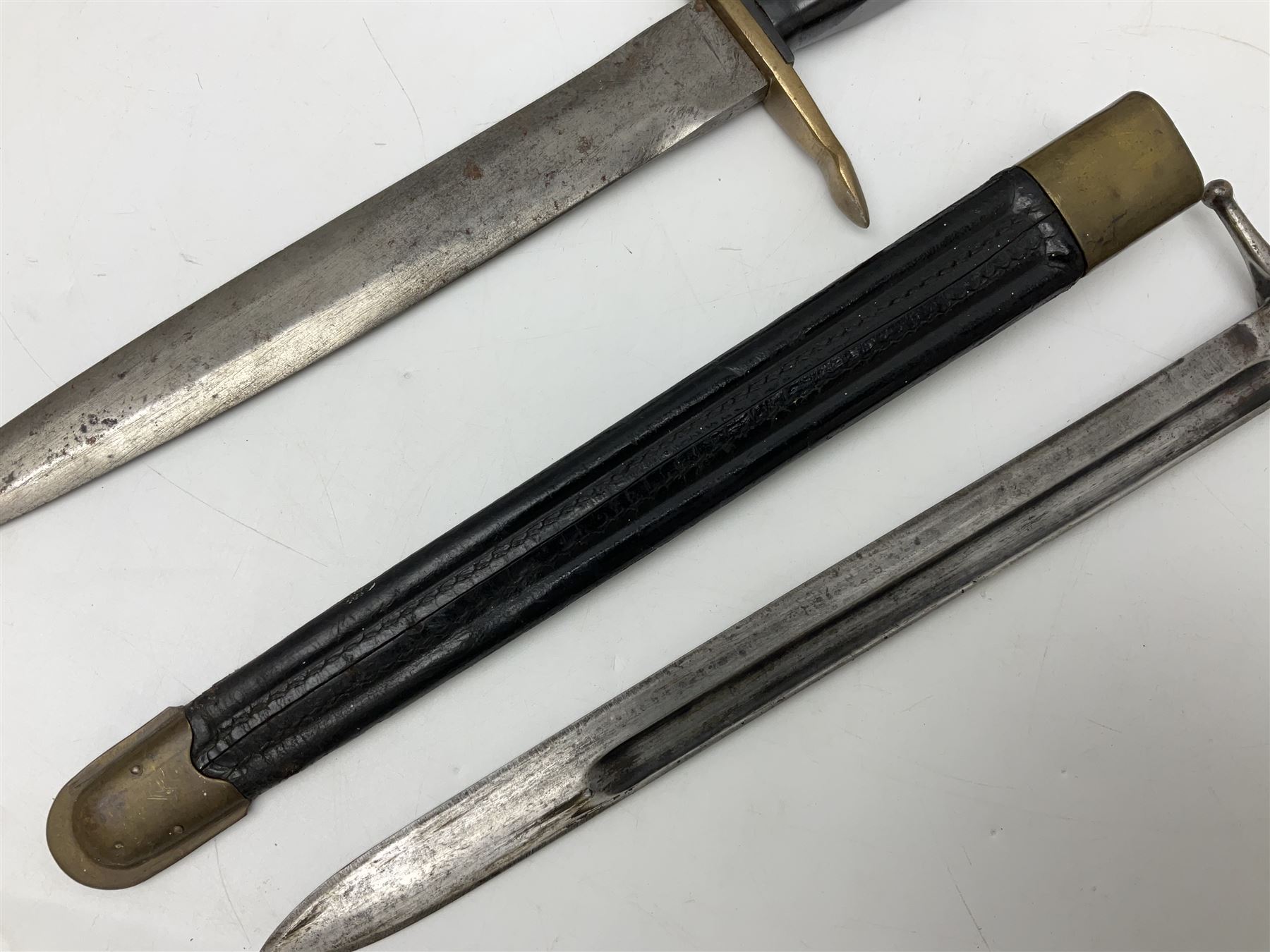 Italian Model 1891 bayonet with 30cm fullered blade; the crosspiece marked 'TERNI'; in associated br - Image 8 of 18