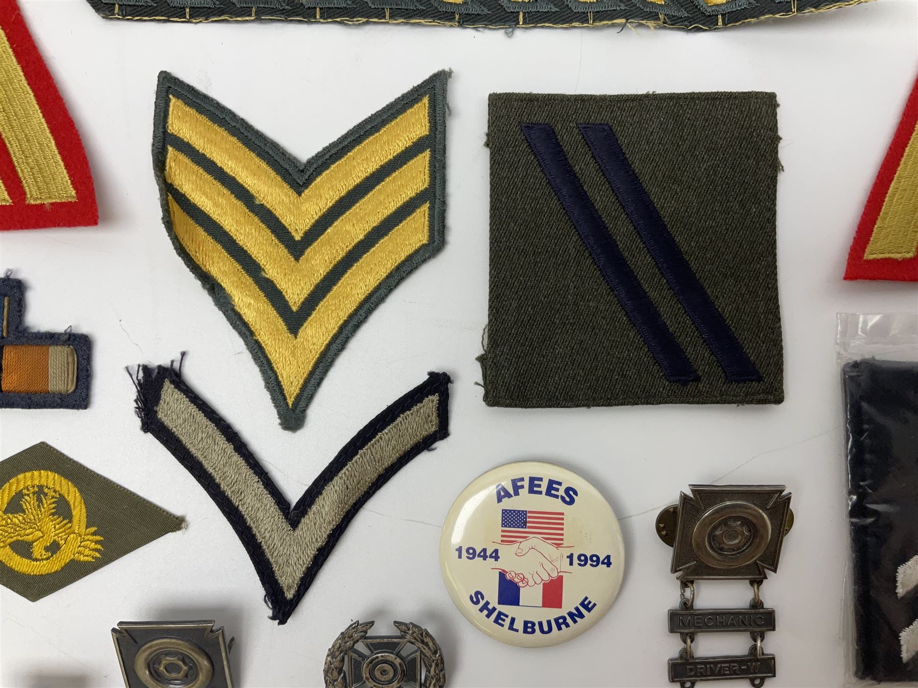 US Surgeons sterling silver wings; and quantity of other American metal and cloth badges - Image 2 of 48