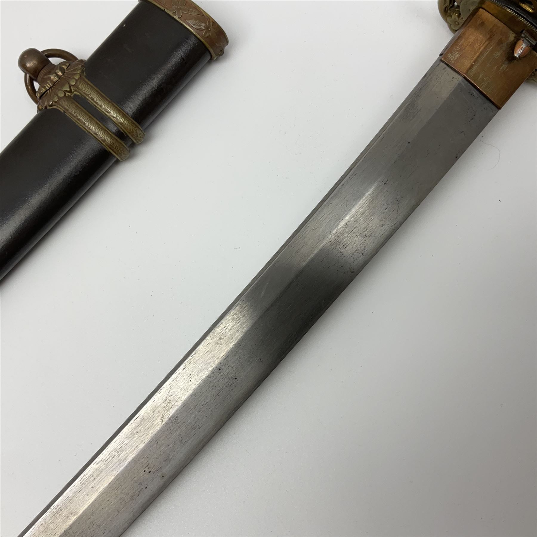 WW2 Japanese Army officer's shin gunto/katana sword with 68.5cm steel single edged blade - Image 9 of 24