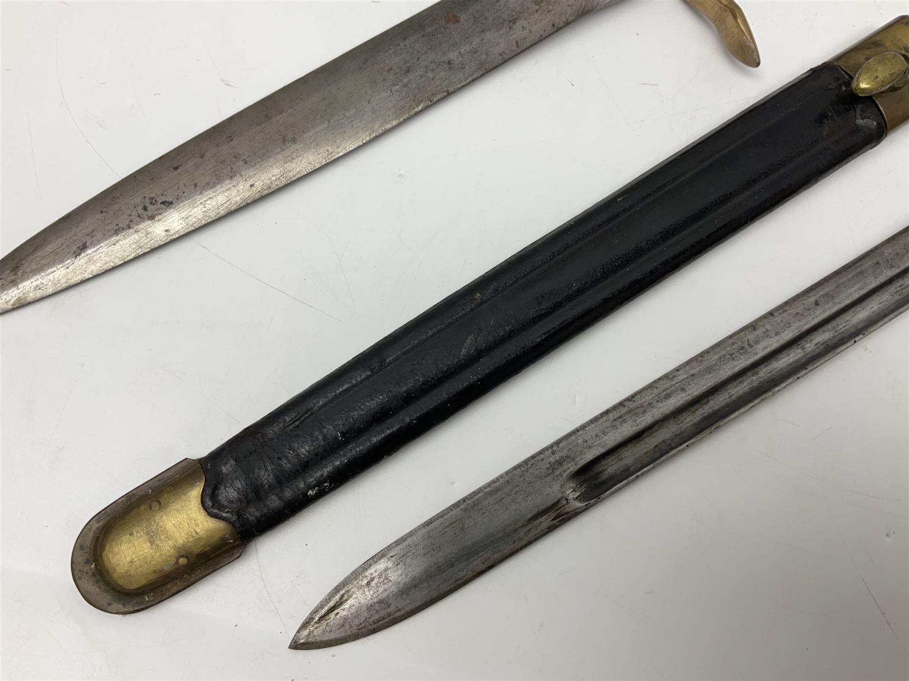 Italian Model 1891 bayonet with 30cm fullered blade; the crosspiece marked 'TERNI'; in associated br - Image 7 of 18