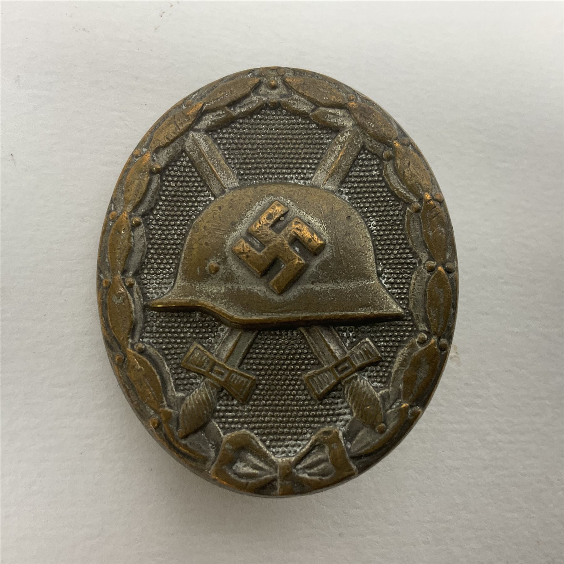 Three WW2 German wound badges - two 'silver' and one bronze with traces of silvering (3) - Image 4 of 7