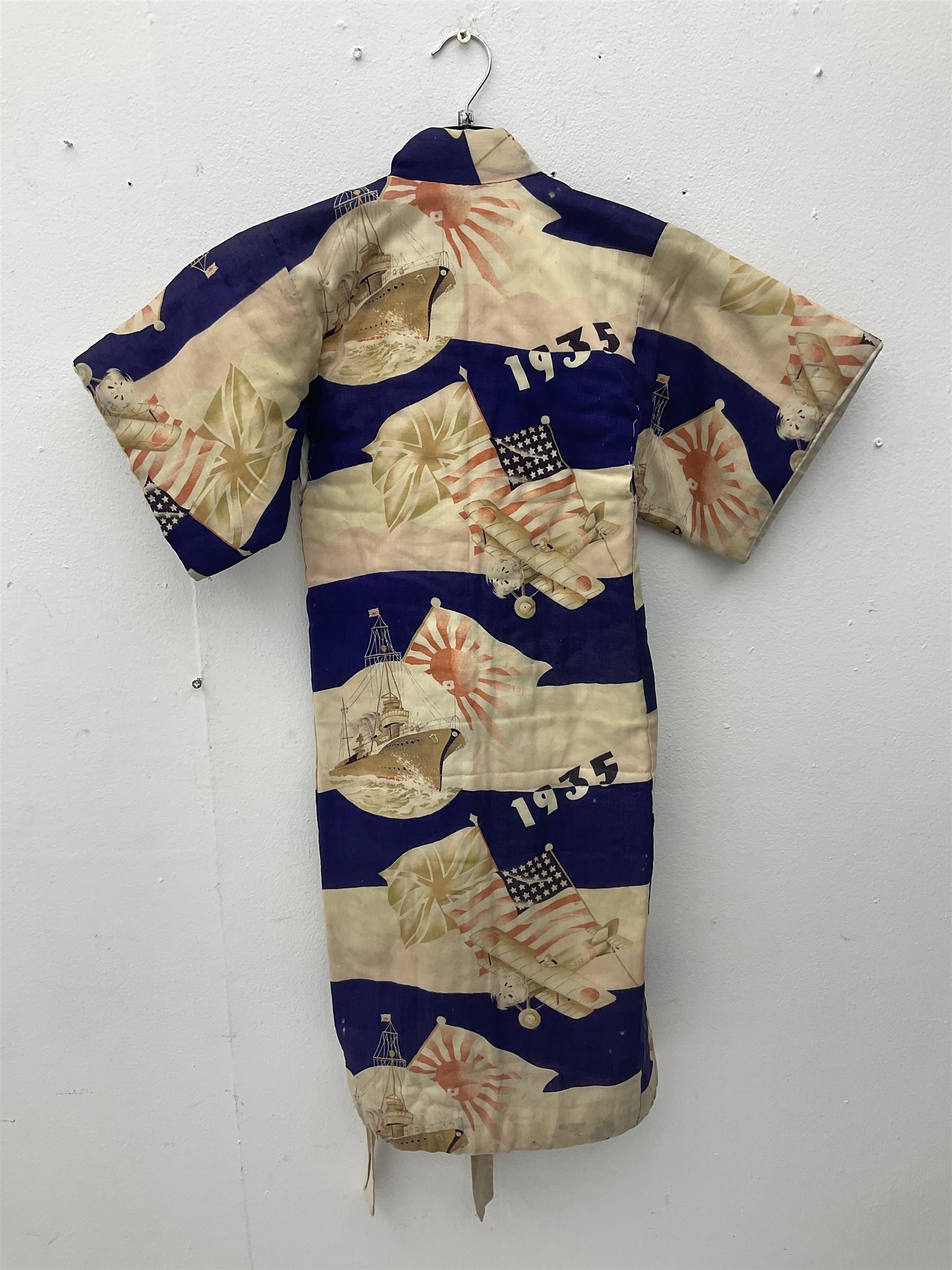 1930s Japanese fully lined kimono decorated with Japanese naval vessels and bi-planes - Image 9 of 24