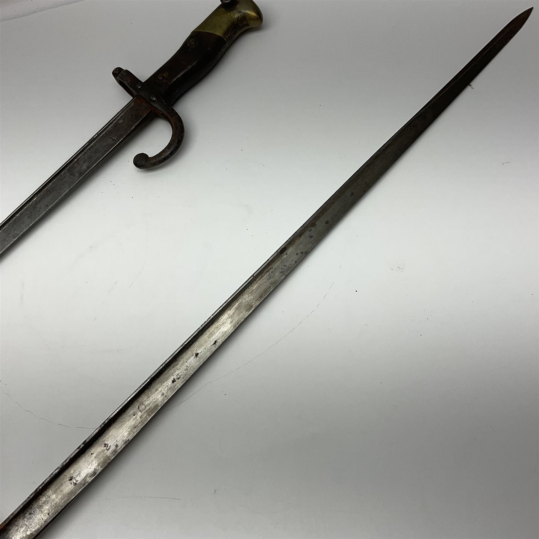 Two 19th century French model 1874 epee bayonets - Image 7 of 17