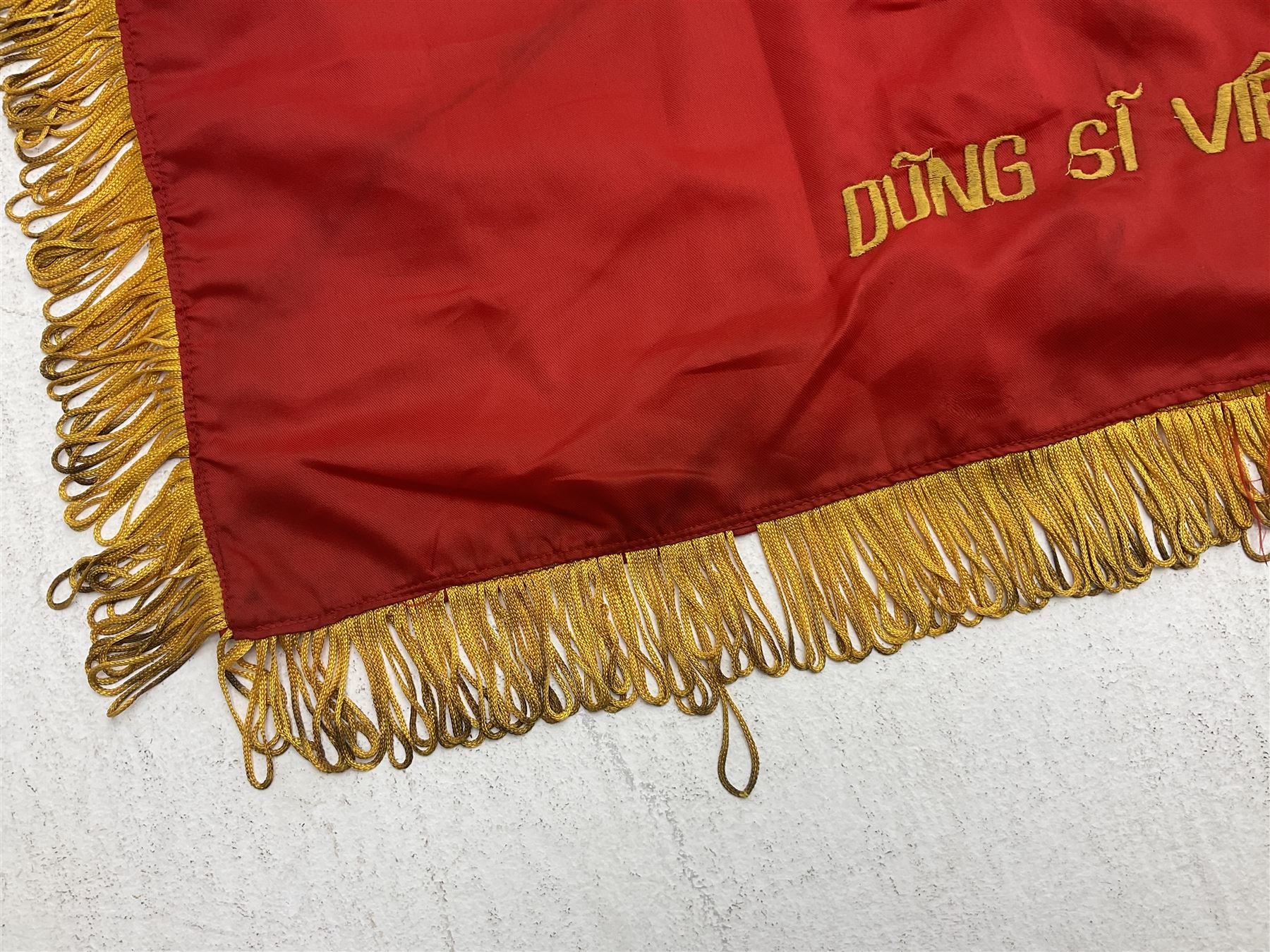 1960s North Vietnam banner embroidered in yellow thread on a red ground - Image 8 of 14