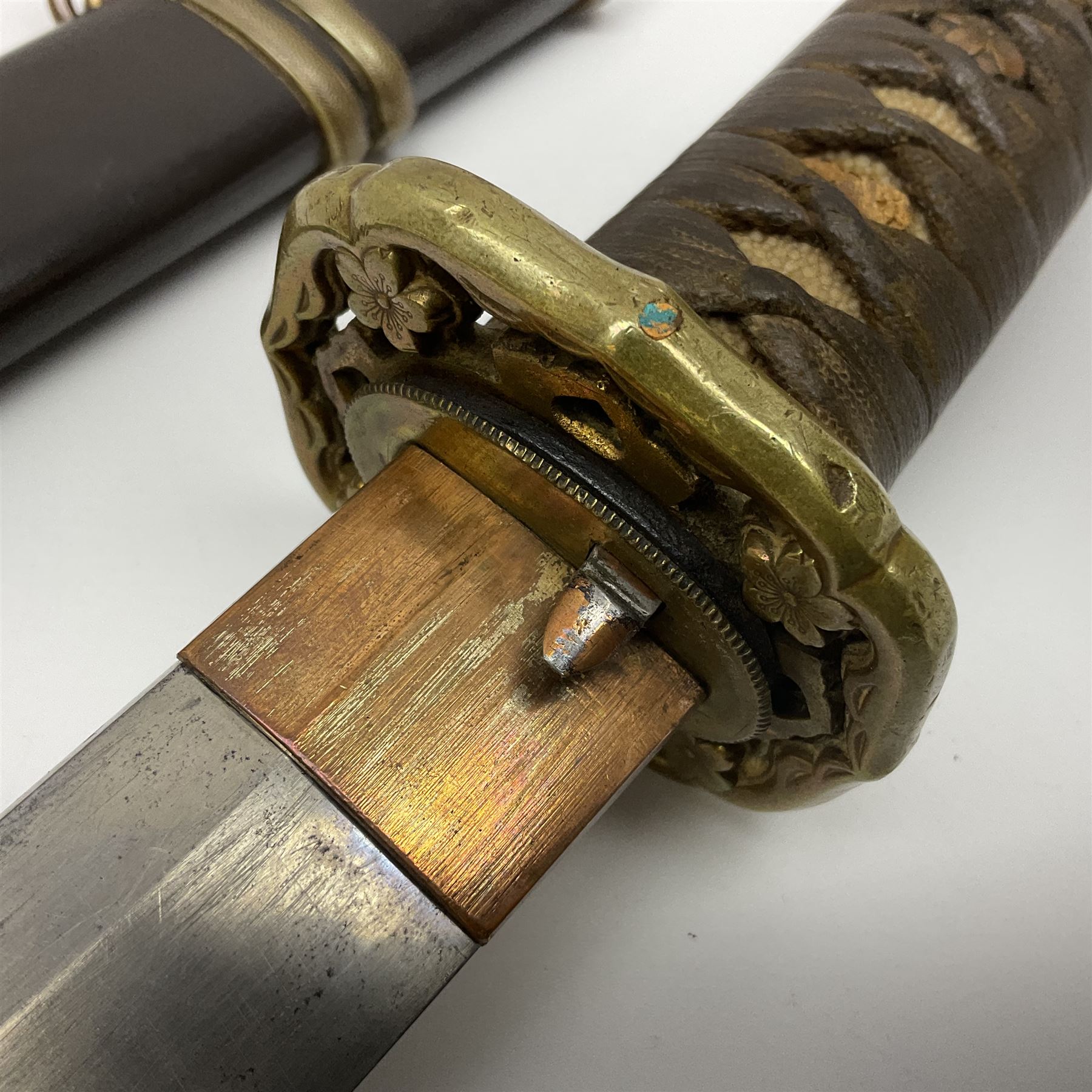 WW2 Japanese Army officer's shin gunto/katana sword with 68.5cm steel single edged blade - Image 4 of 24