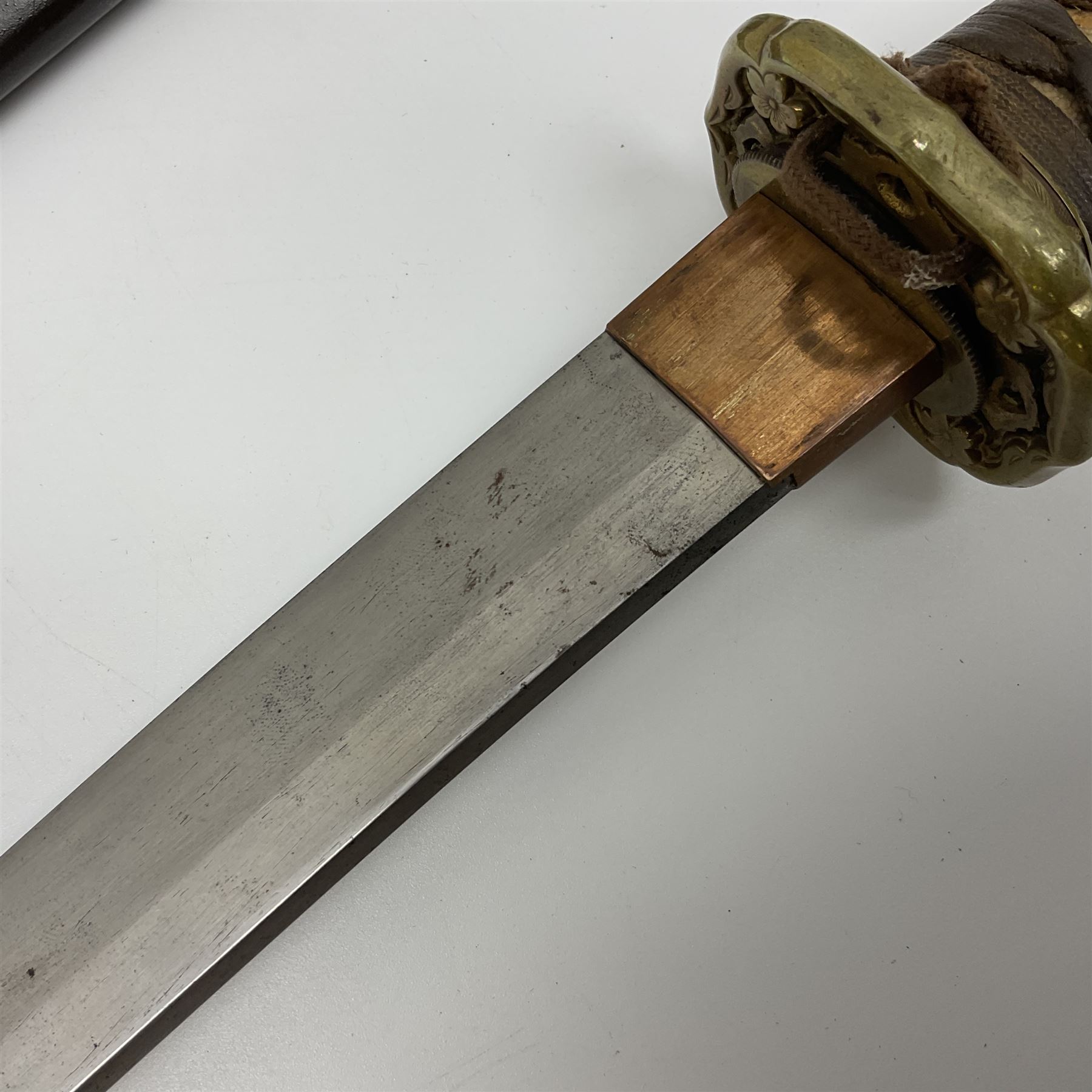 WW2 Japanese Army officer's shin gunto/katana sword with 68.5cm steel single edged blade - Image 16 of 24