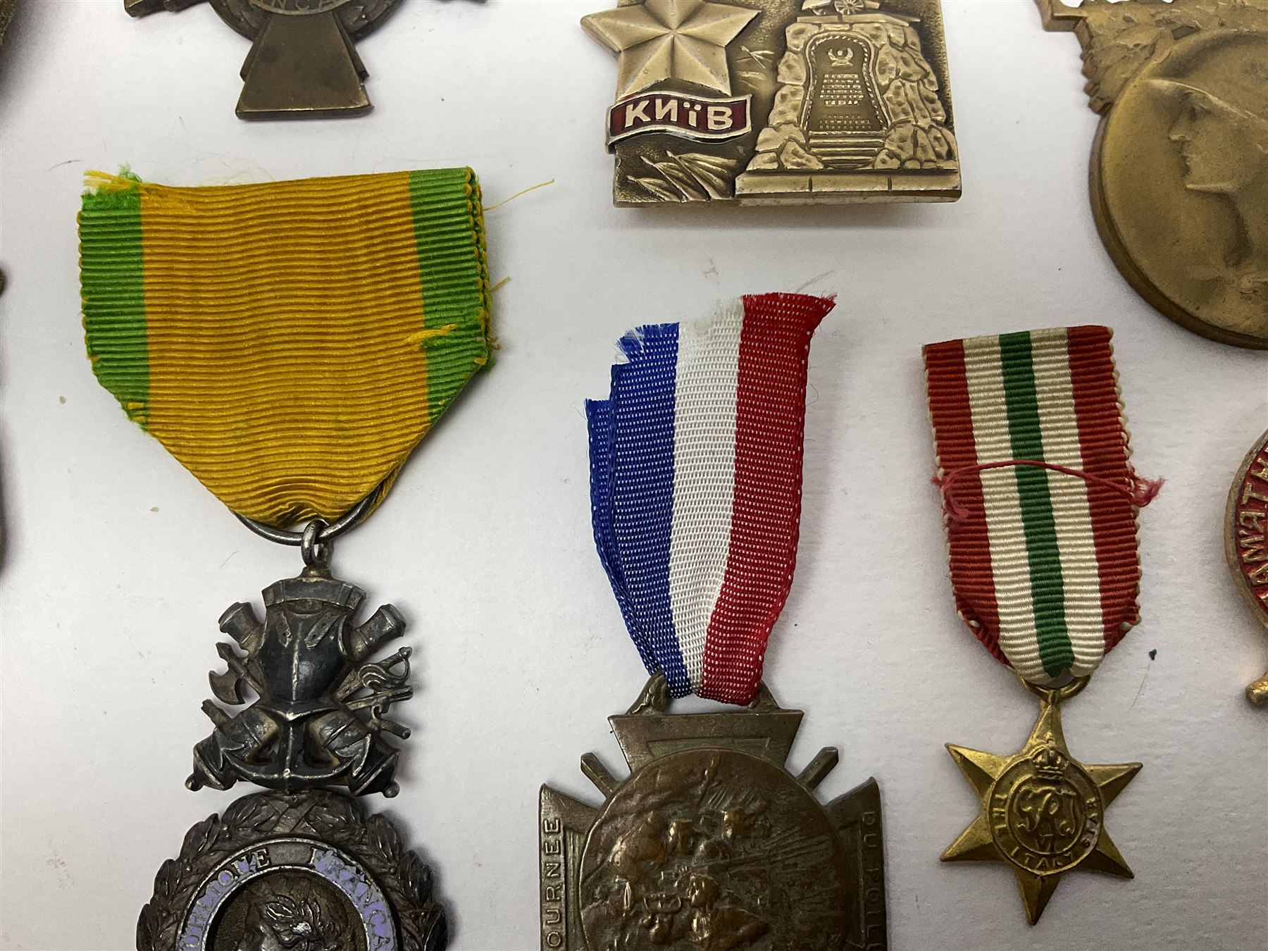 Five WW1 French medals comprising Medaille Militaire Gallantry Award - Image 8 of 15