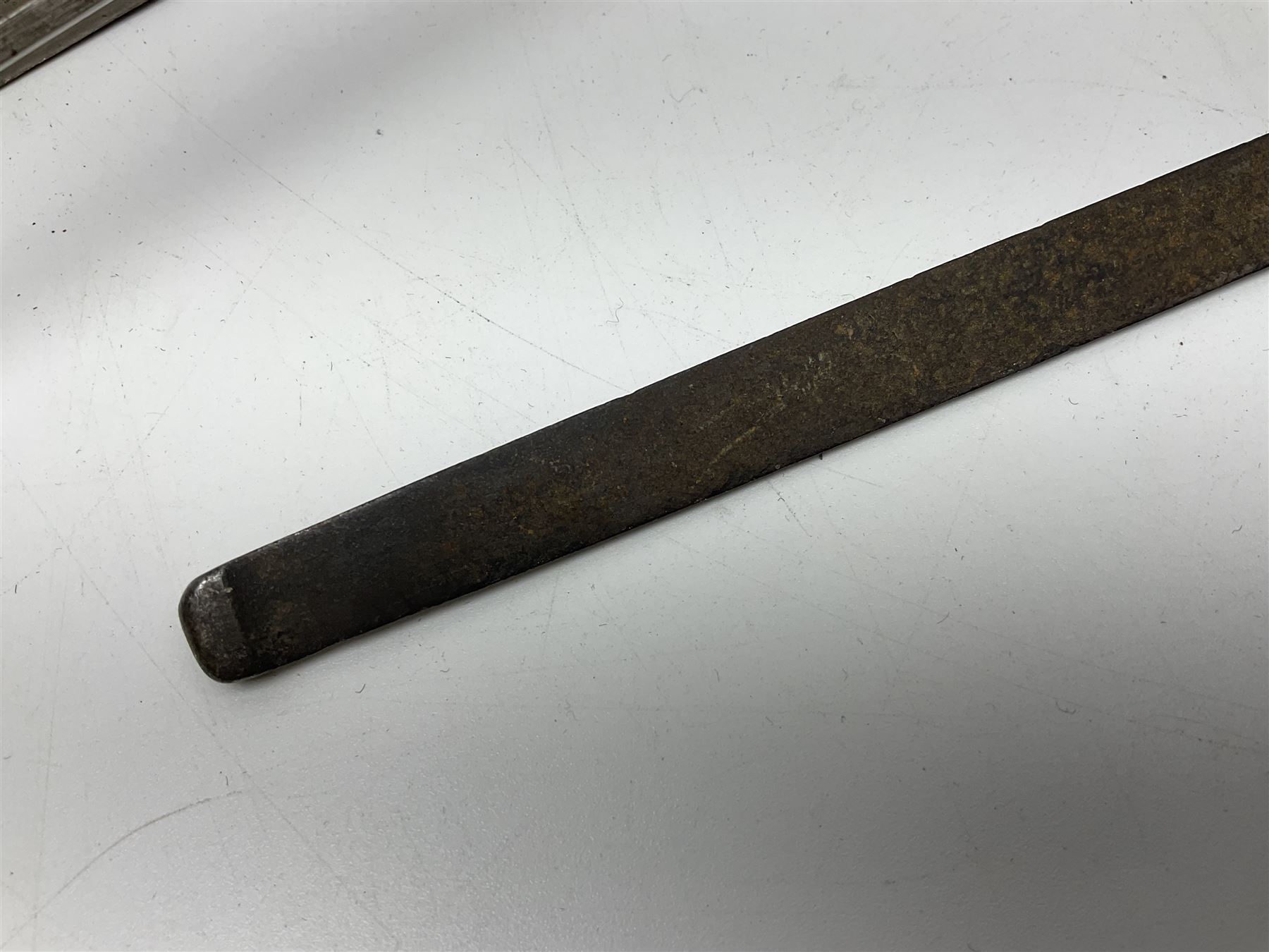 Late Victorian British Military gymnasium practice sword with 85.5cm fullered blunt pointed narrow s - Image 22 of 44