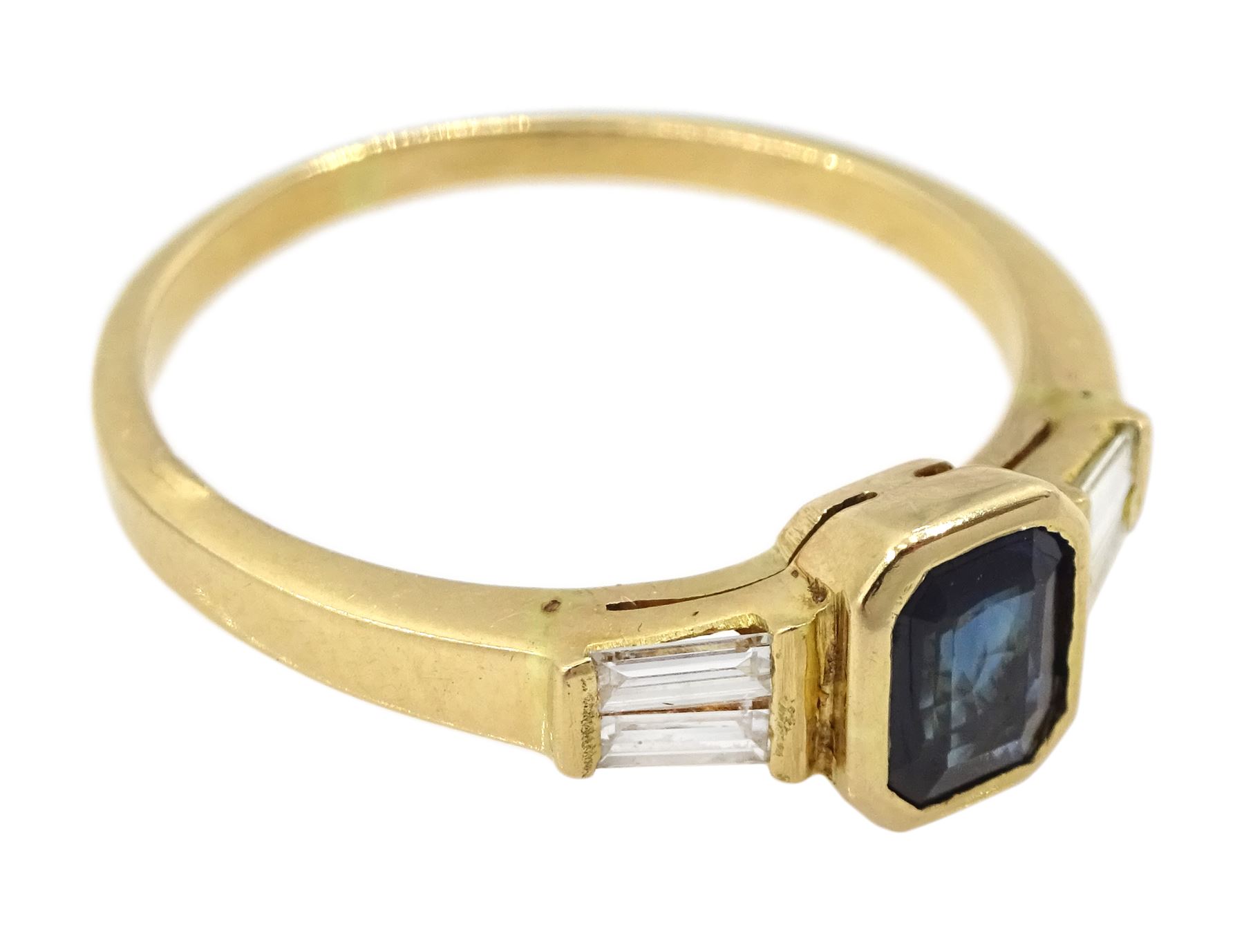 18ct gold sapphire ring - Image 3 of 4