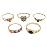 Five 9ct gold stone set rings including black onyx