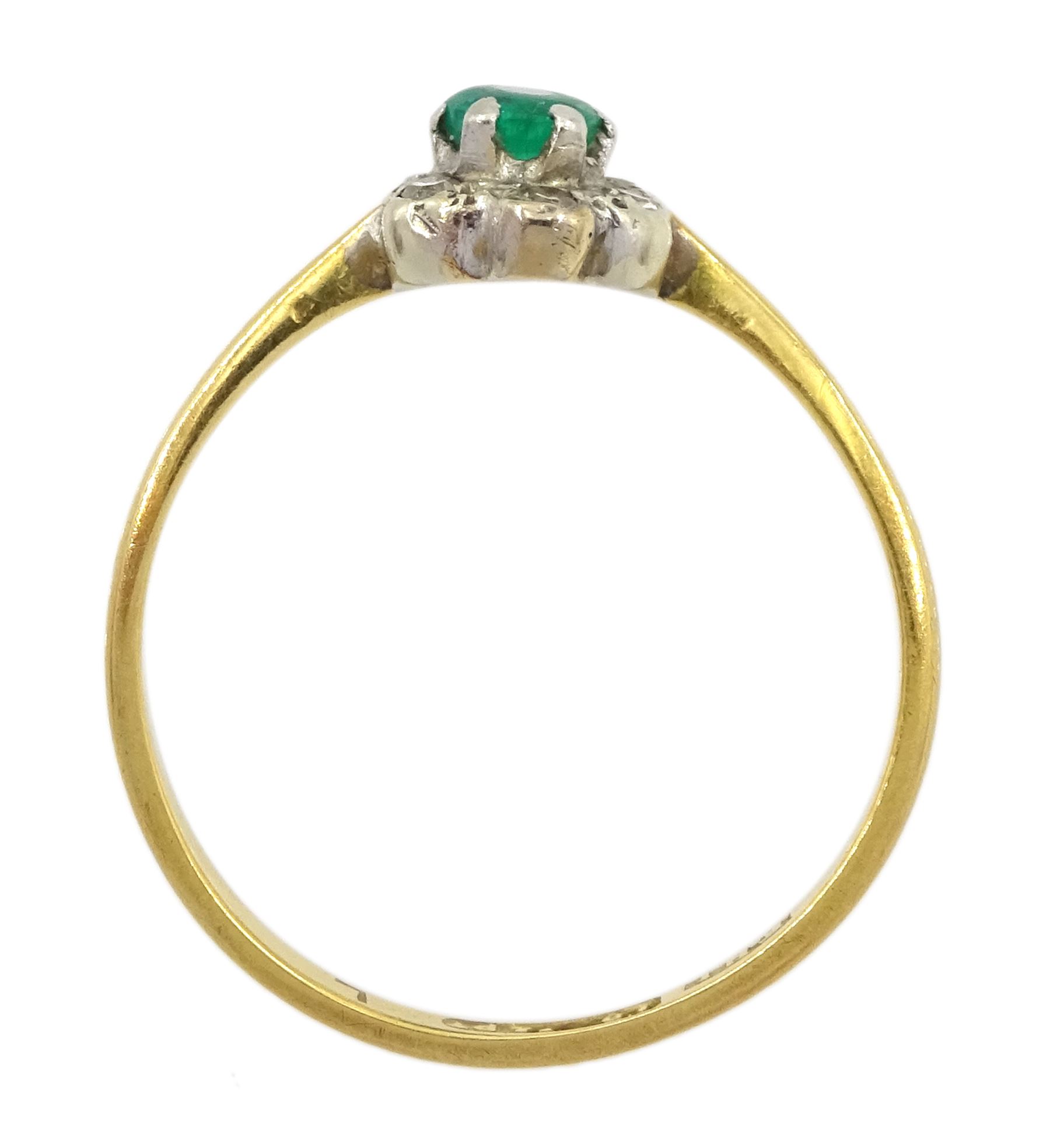18ct gold green stone and diamond flower cluster ring - Image 4 of 4