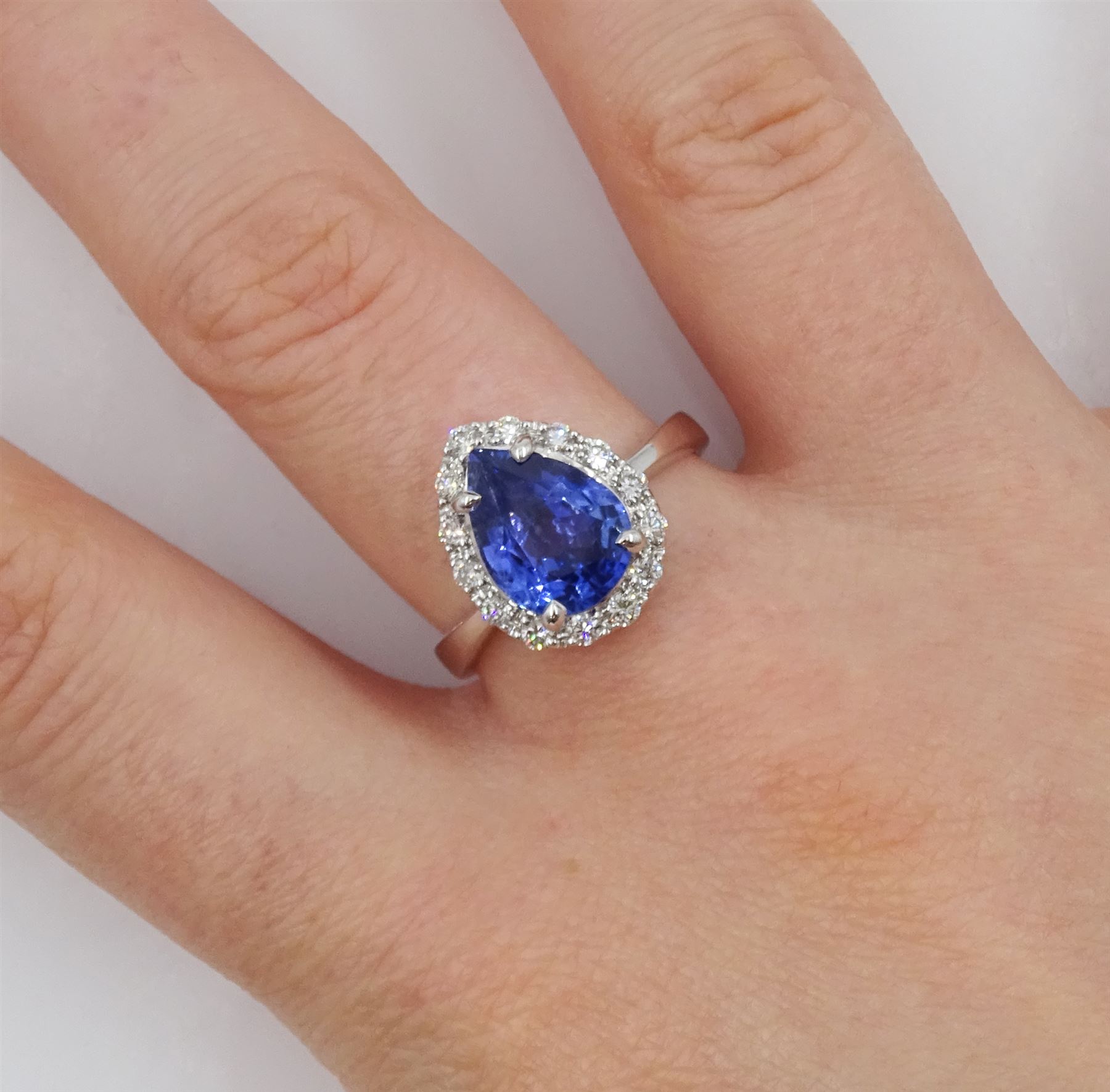 18ct white gold pear cut sapphire and round brilliant cut diamond cluster ring - Image 2 of 4