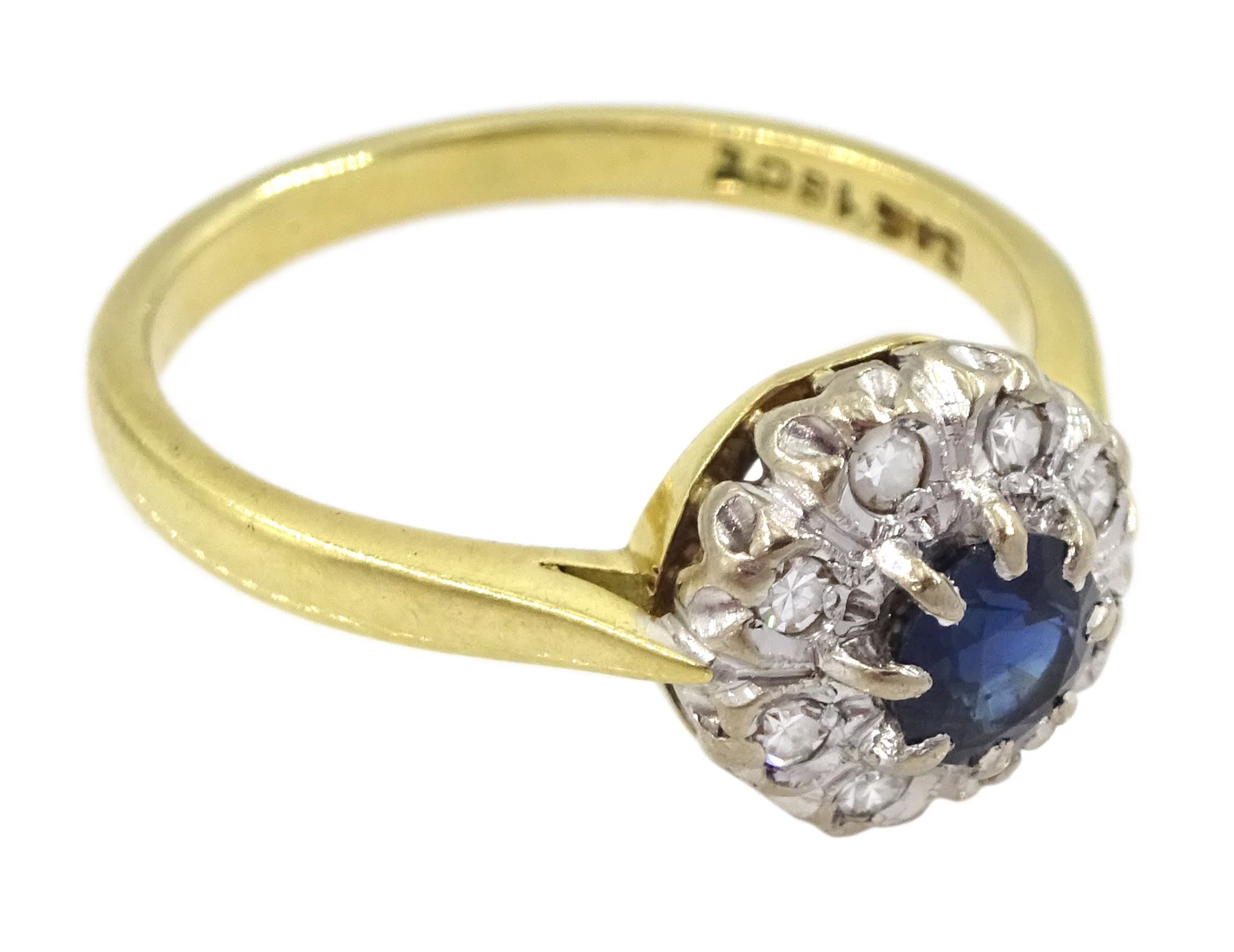 18ct gold round cut sapphire and round brilliant cut diamond cluster ring - Image 3 of 4