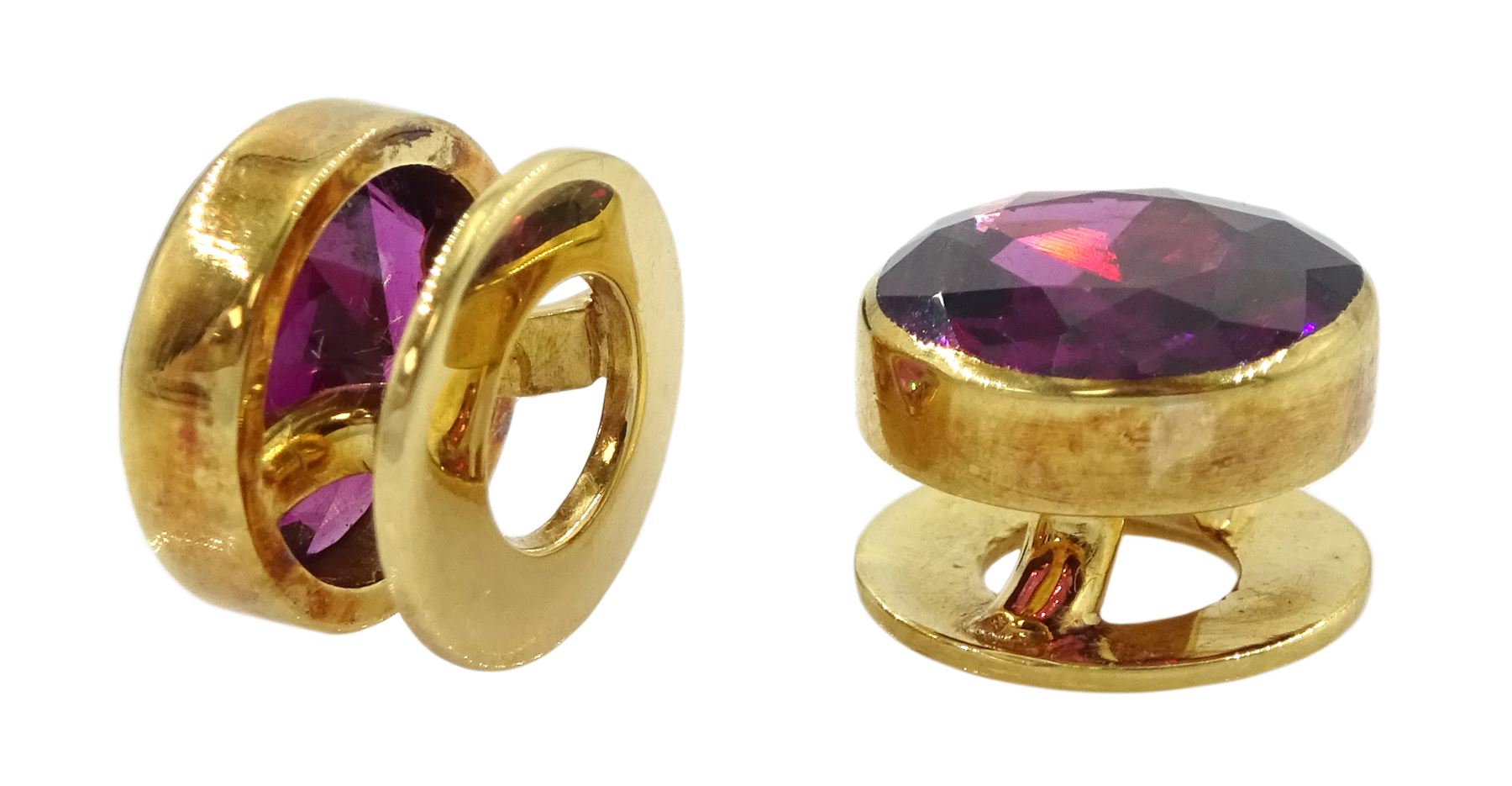 Pair of early 20th century 18ct gold round cut garnet shirt studs - Image 3 of 4