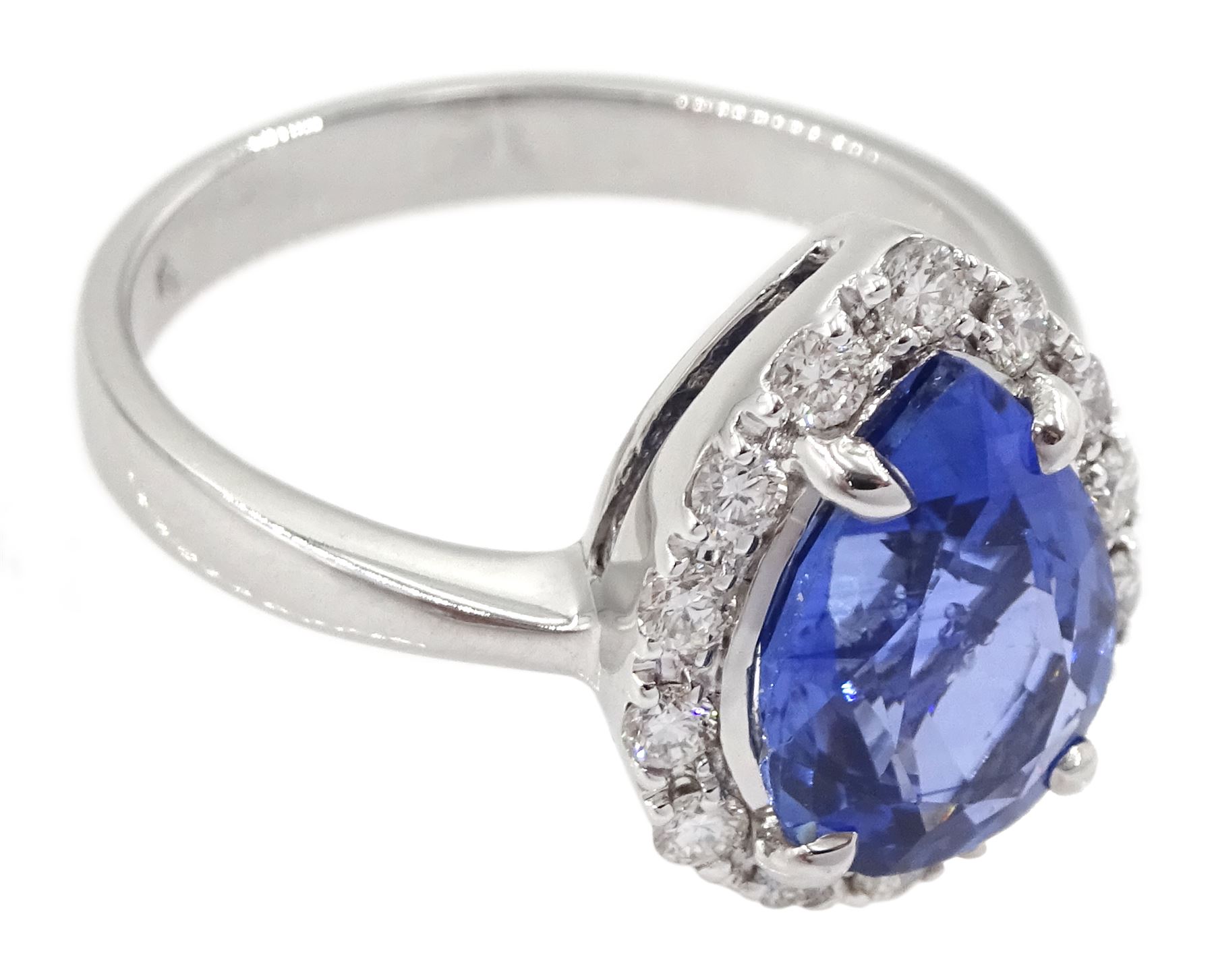18ct white gold pear cut sapphire and round brilliant cut diamond cluster ring - Image 3 of 4