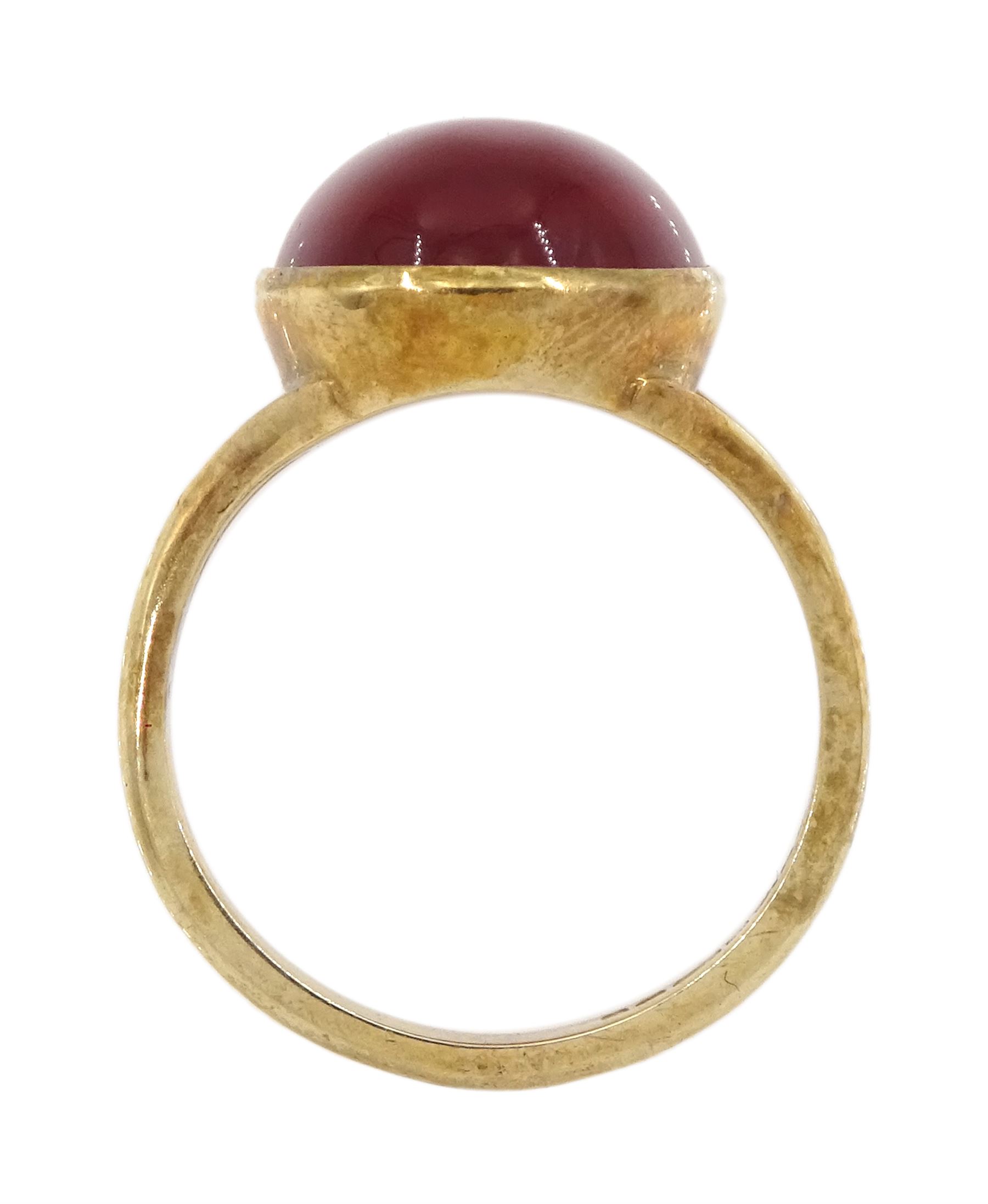 9ct gold single stone carnelian ring - Image 4 of 4
