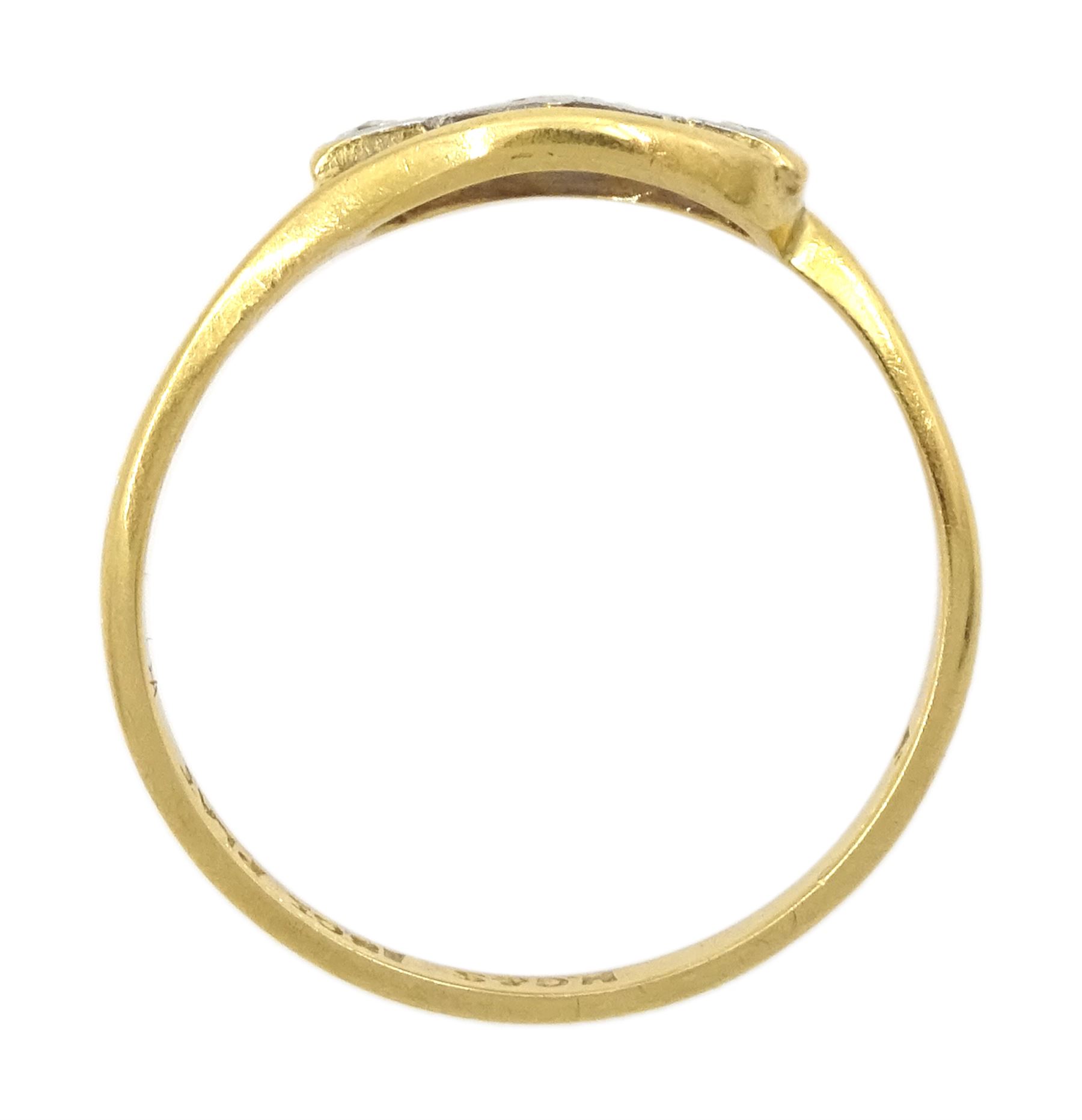 Early 20th century gold three stone diamond chip ring - Image 4 of 4